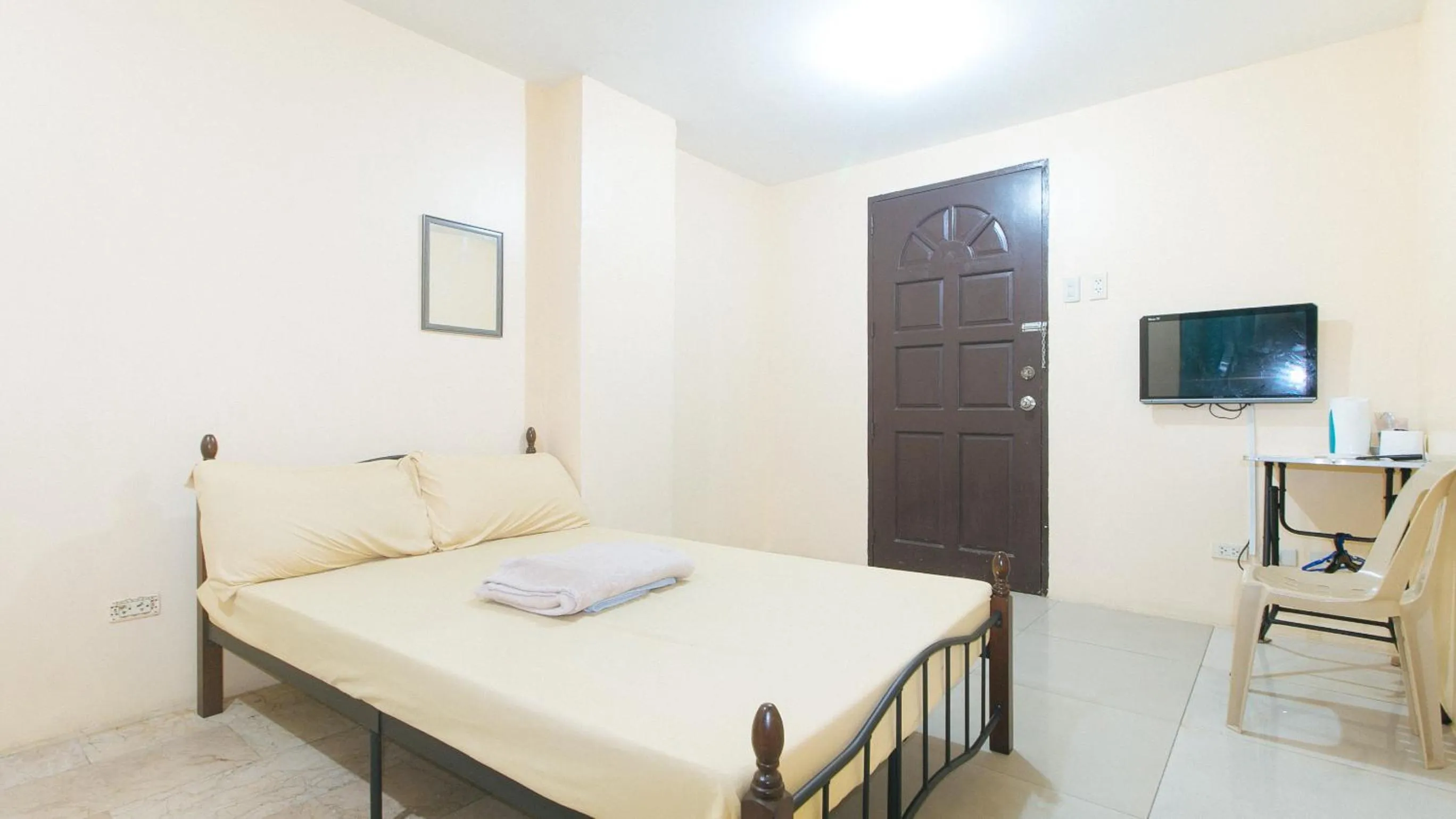 Bed in Mervin's Terraces by RedDoorz