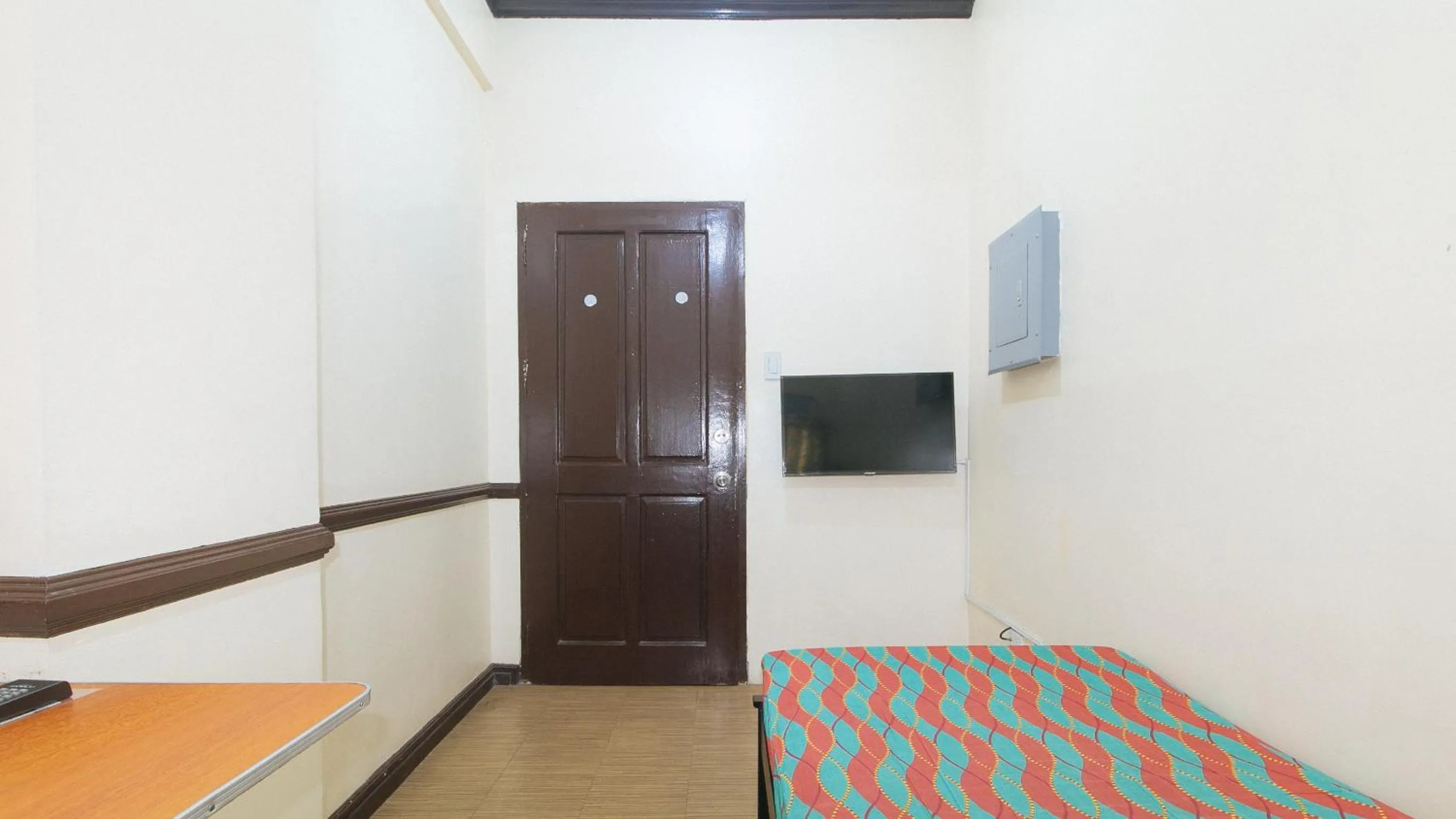 Bedroom, Bed in Mervin's Terraces by RedDoorz