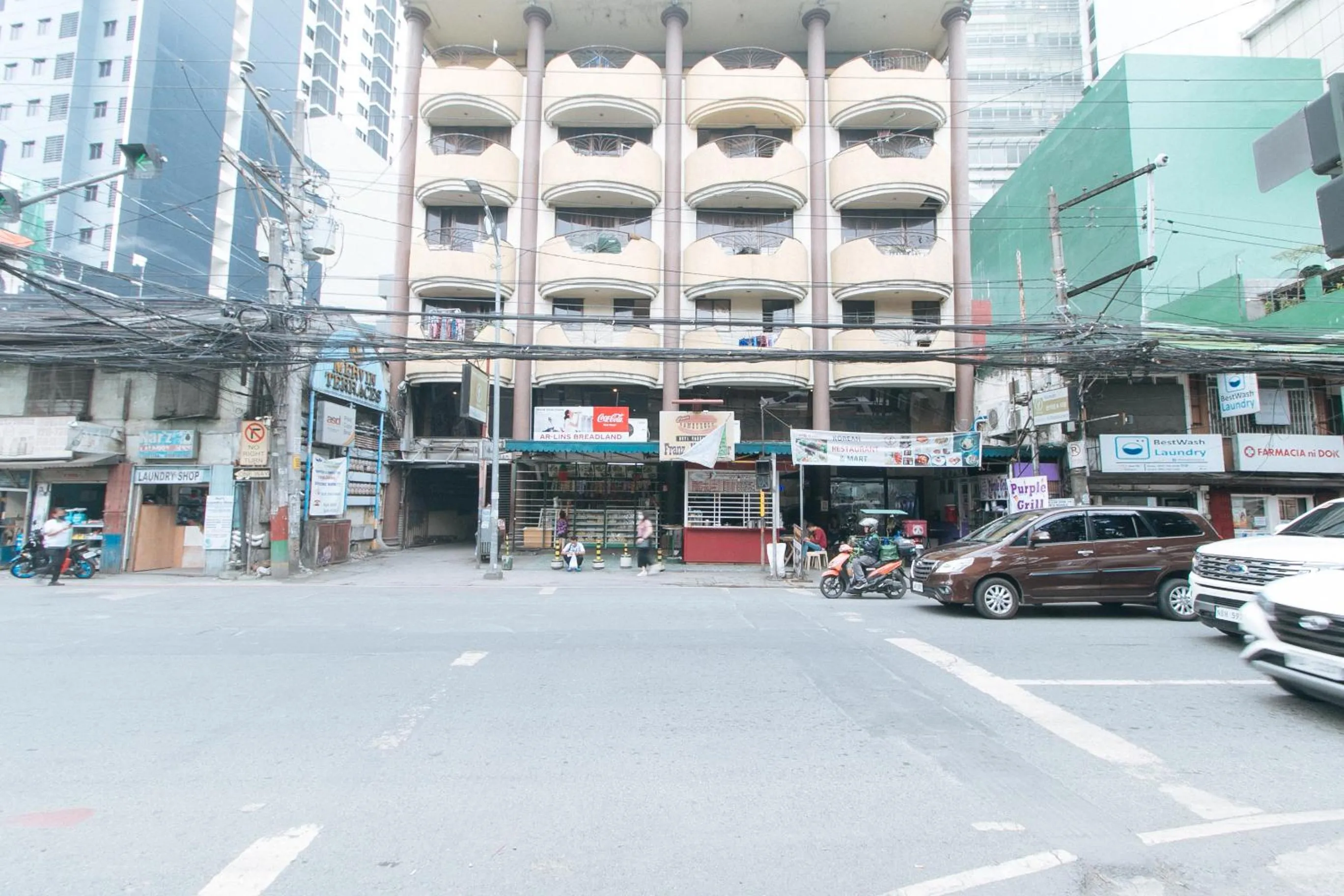 Property building in Mervin's Terraces by RedDoorz