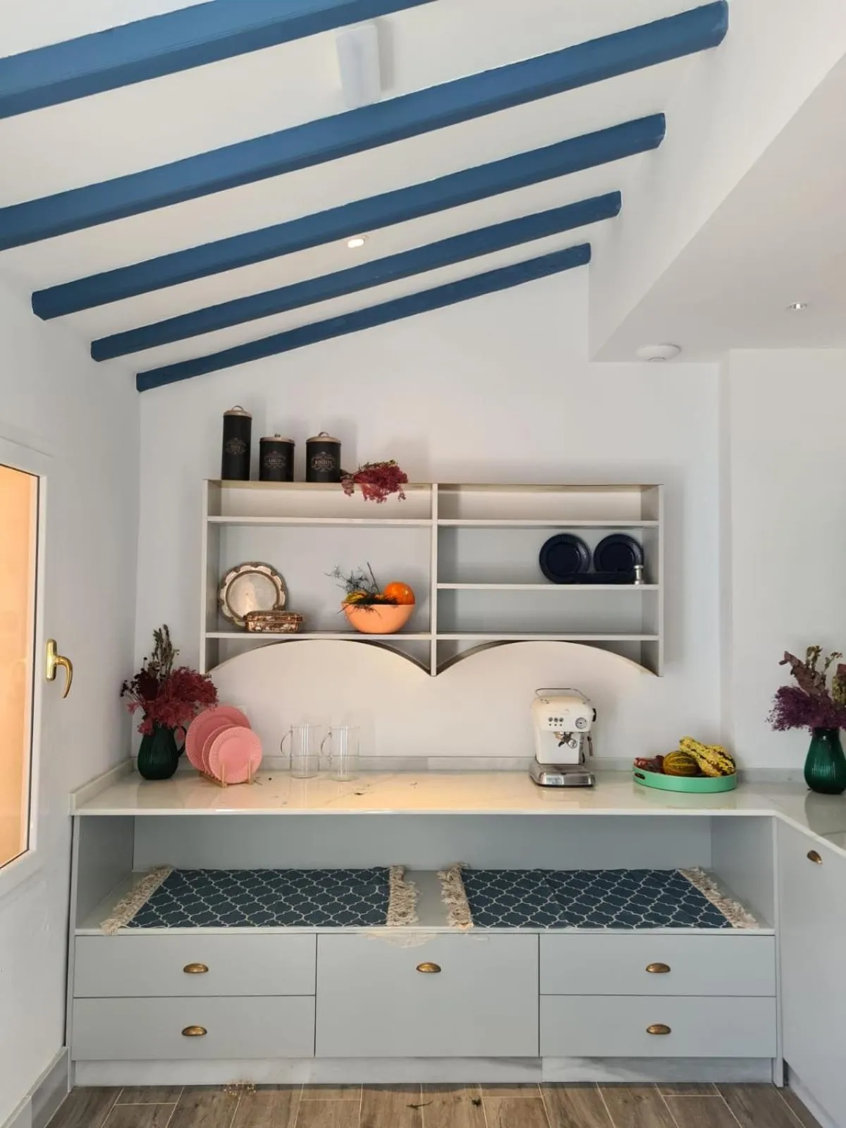 Balcony/Terrace, Bed in Hostal Hom Museo