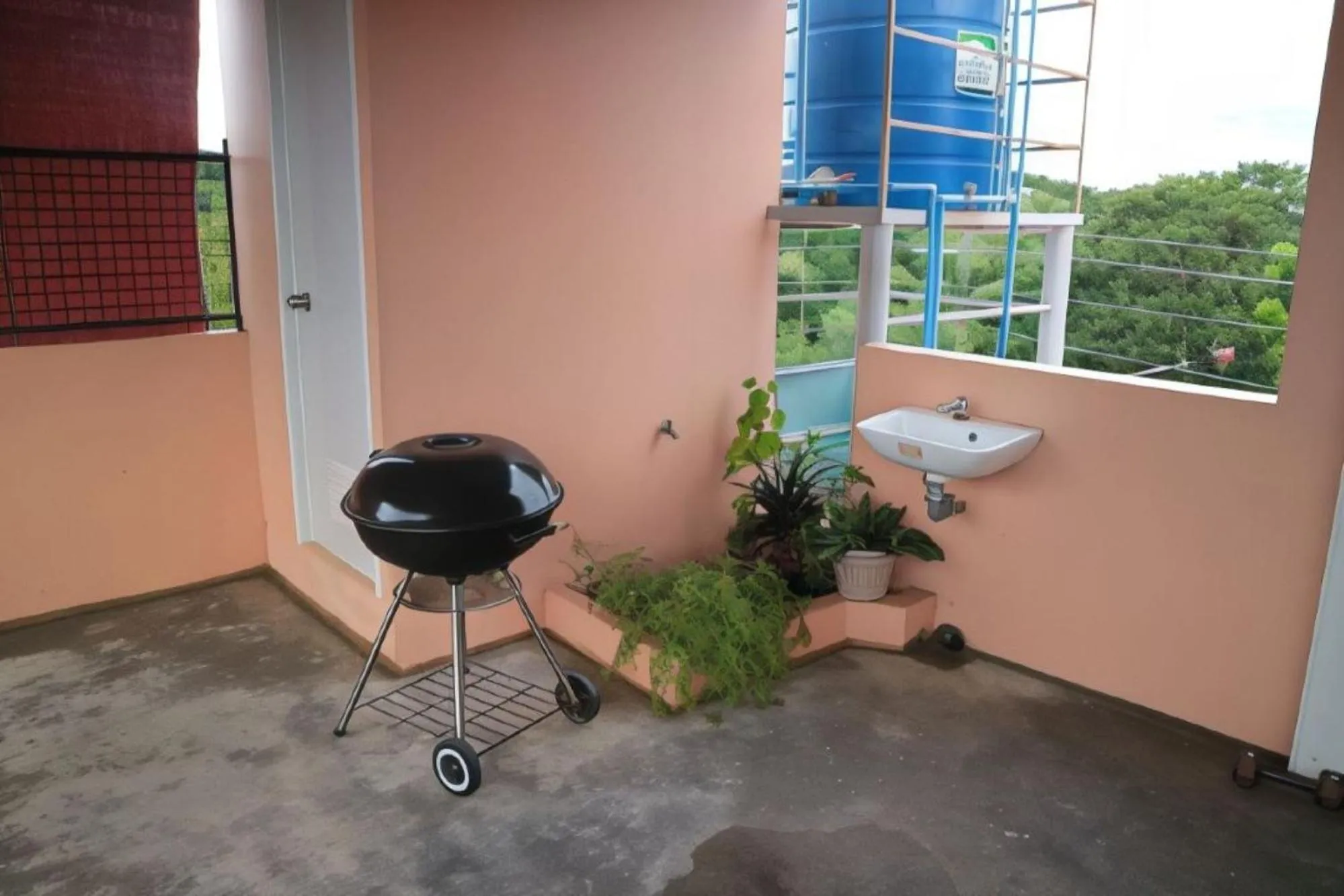 Balcony/Terrace in Sinoben Apartments by RedDoorz