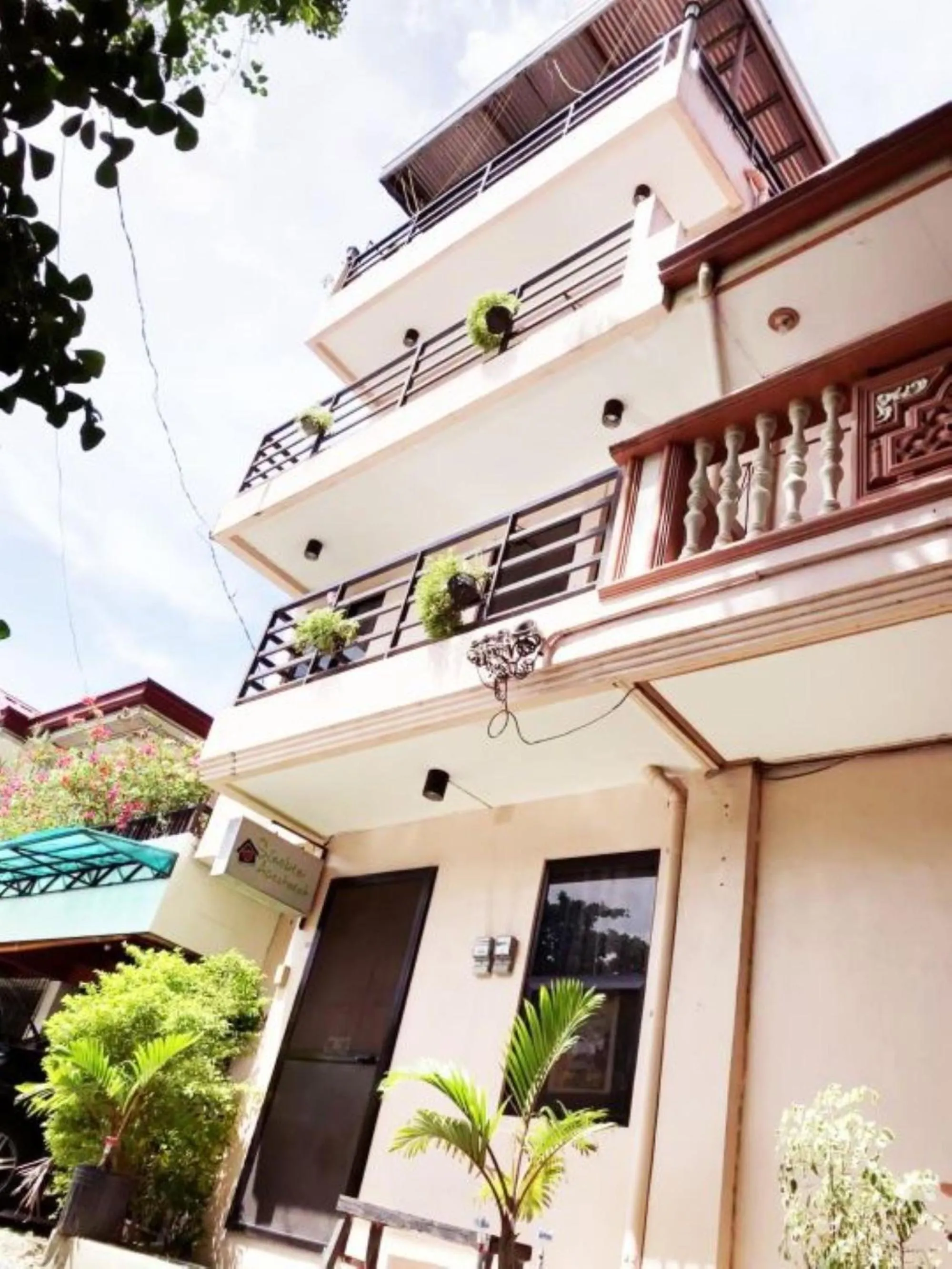 Property building in Sinoben Apartments by RedDoorz