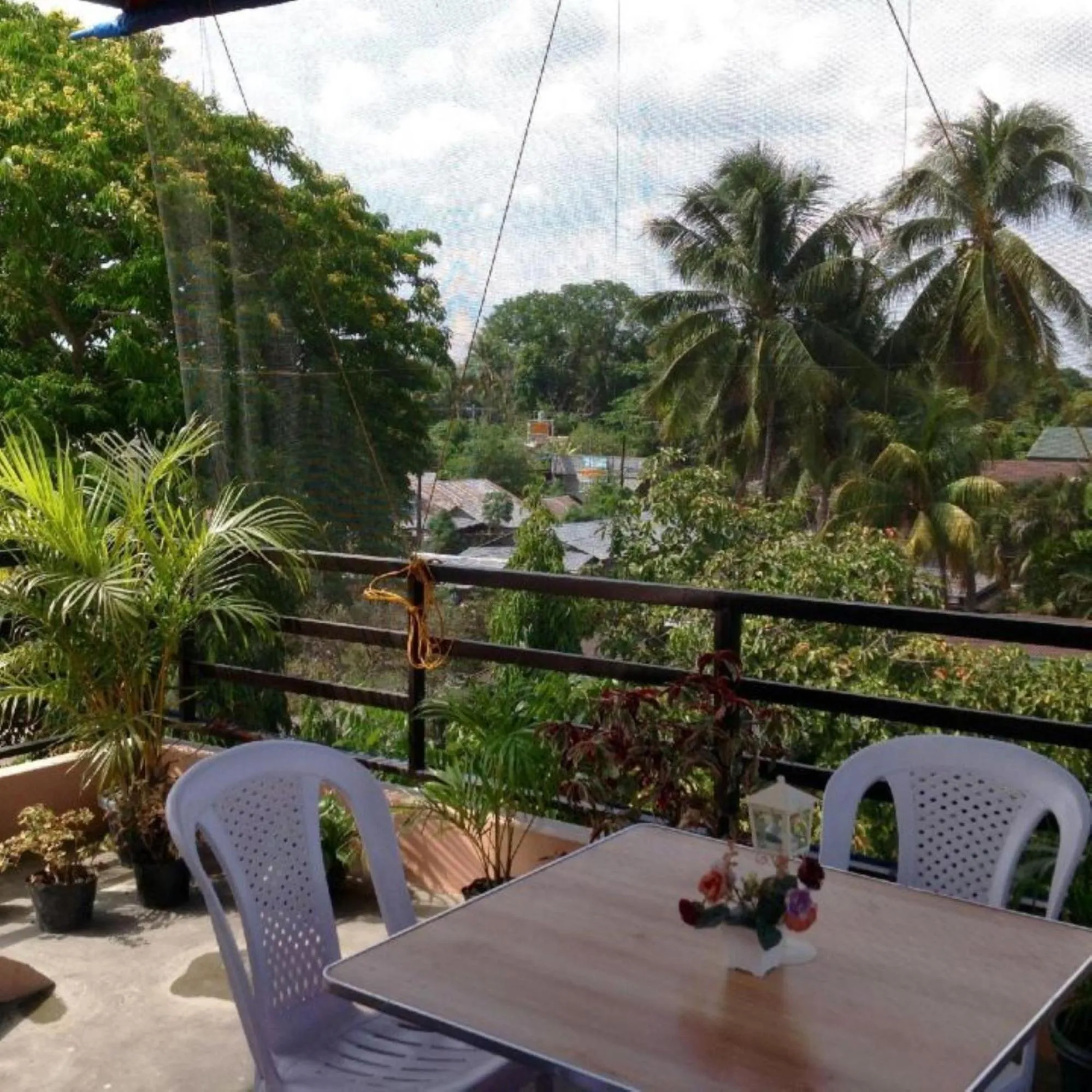 Balcony/Terrace in Sinoben Apartments by RedDoorz
