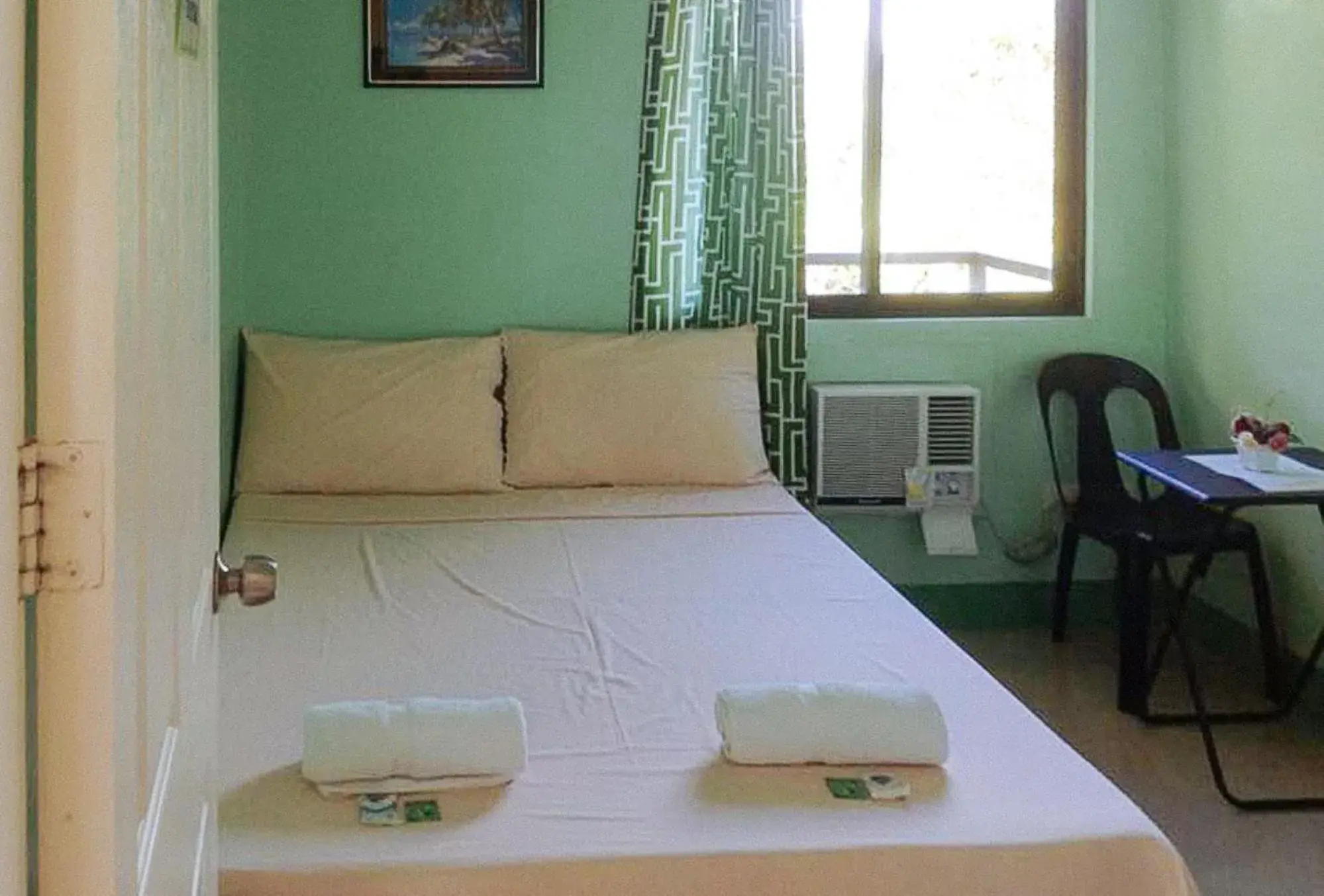 Standard Double Room in Sinoben Apartments by RedDoorz Standard Double Room in Sinoben Apartments by RedDoorz