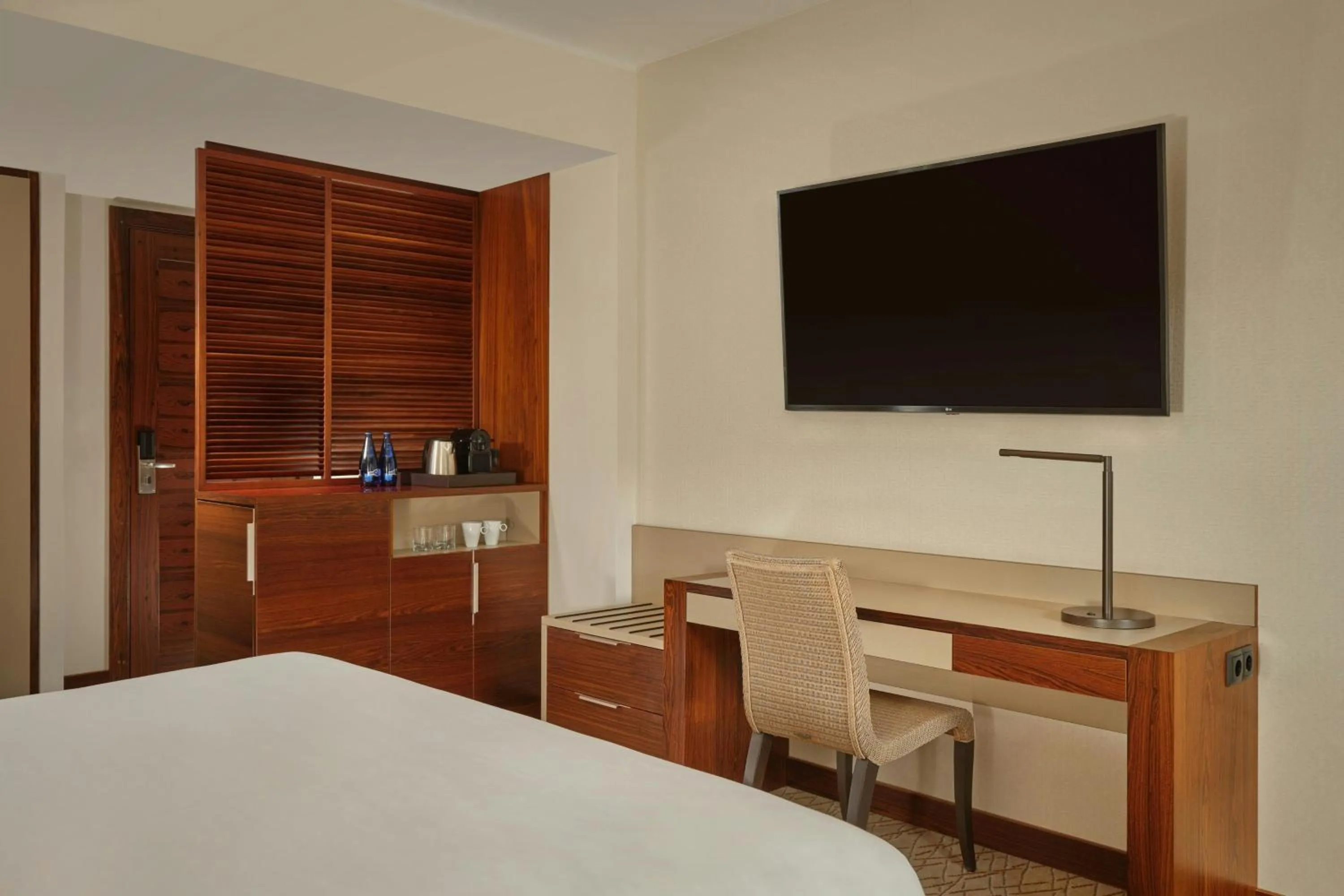 Photo of the whole room, Bed in Sheraton Mallorca Arabella Golf Hotel