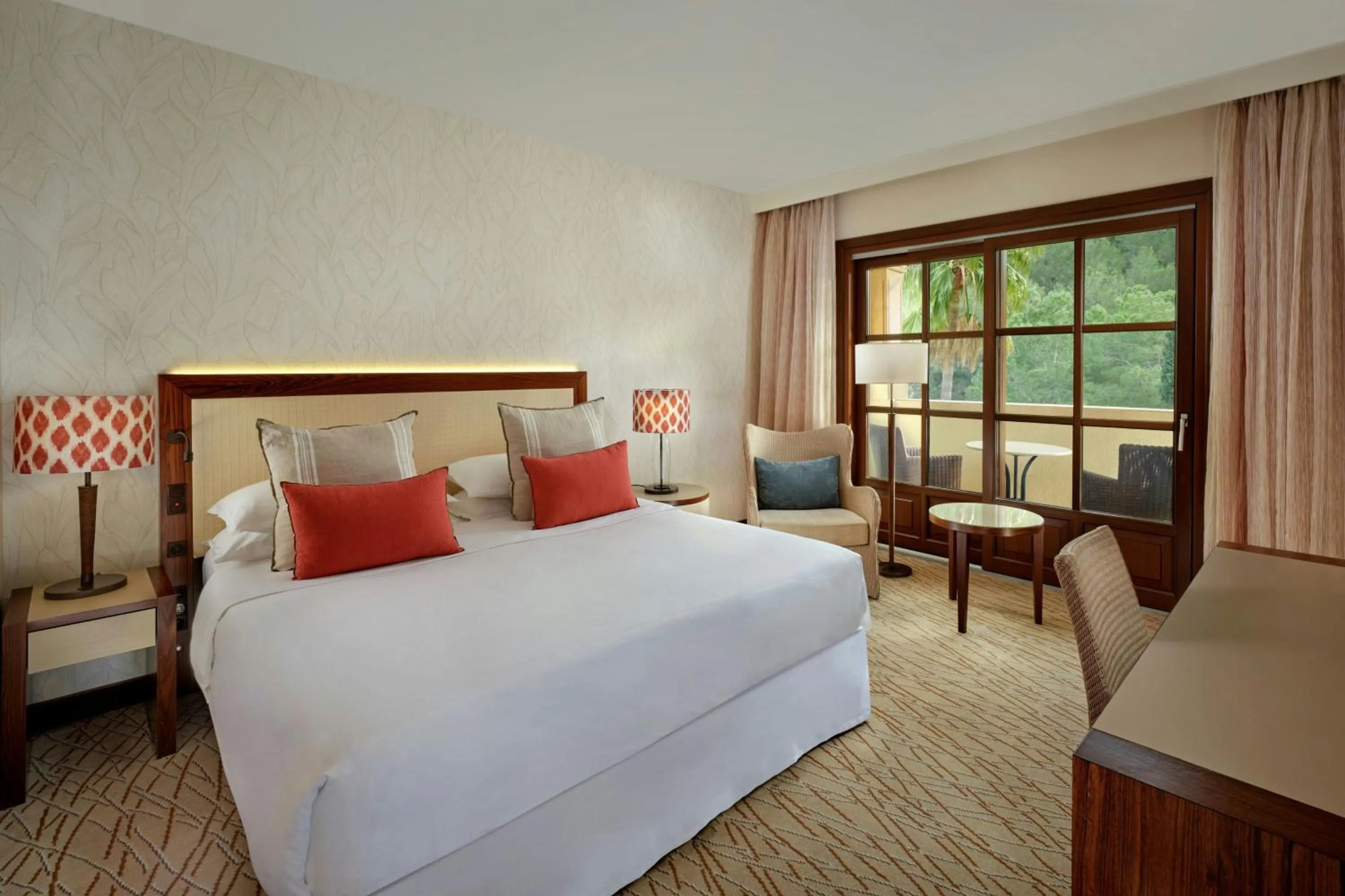 Photo of the whole room, Bed in Sheraton Mallorca Arabella Golf Hotel