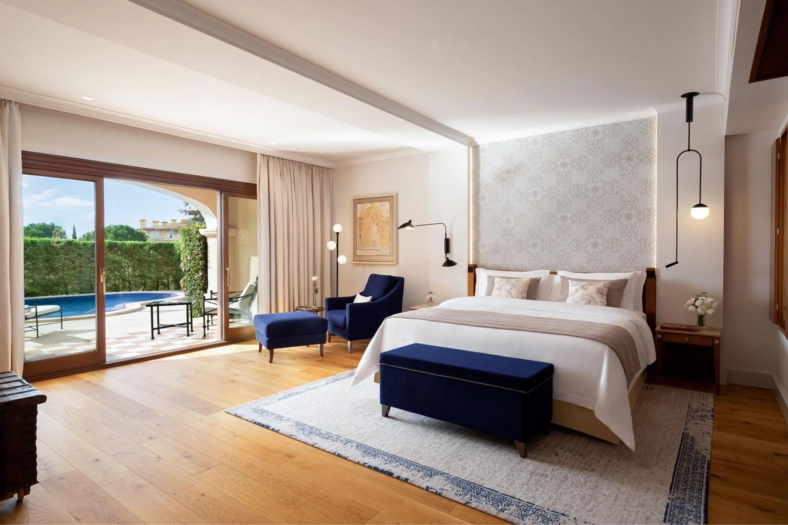 Swimming pool, Bed in The St. Regis Mardavall Mallorca Resort