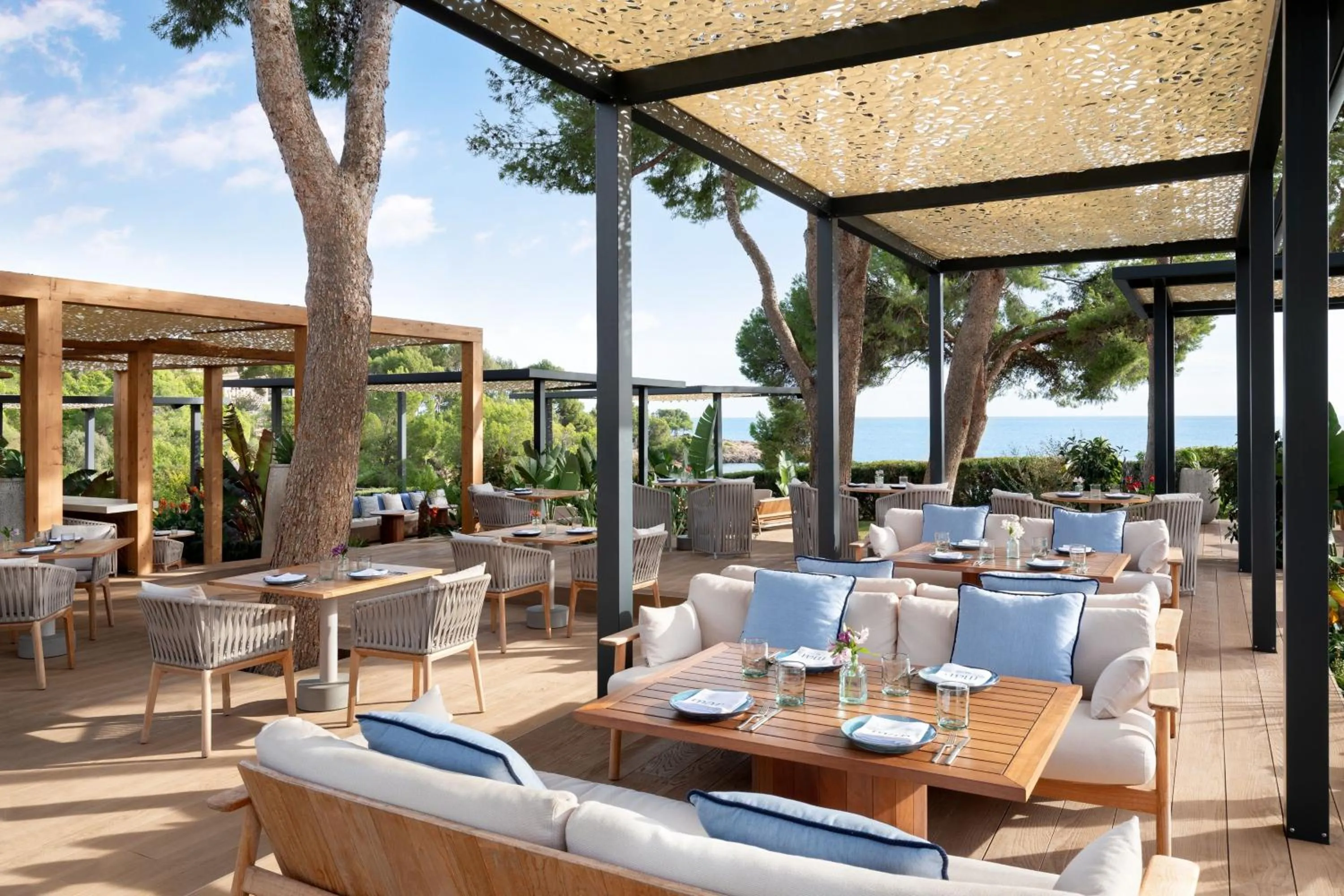 Restaurant/places to eat in The St. Regis Mardavall Mallorca Resort
