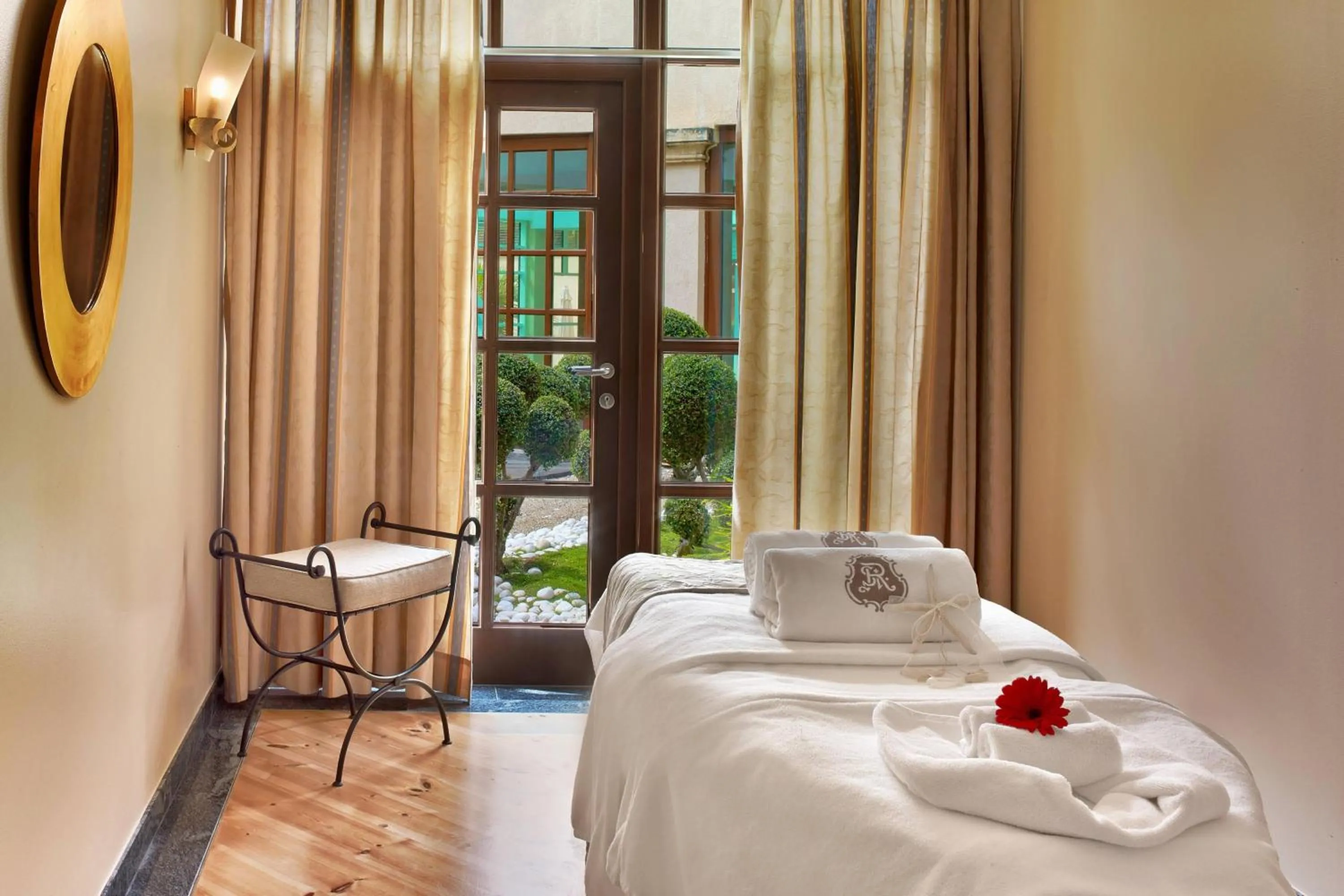 Spa and wellness centre/facilities, Bed in The St. Regis Mardavall Mallorca Resort