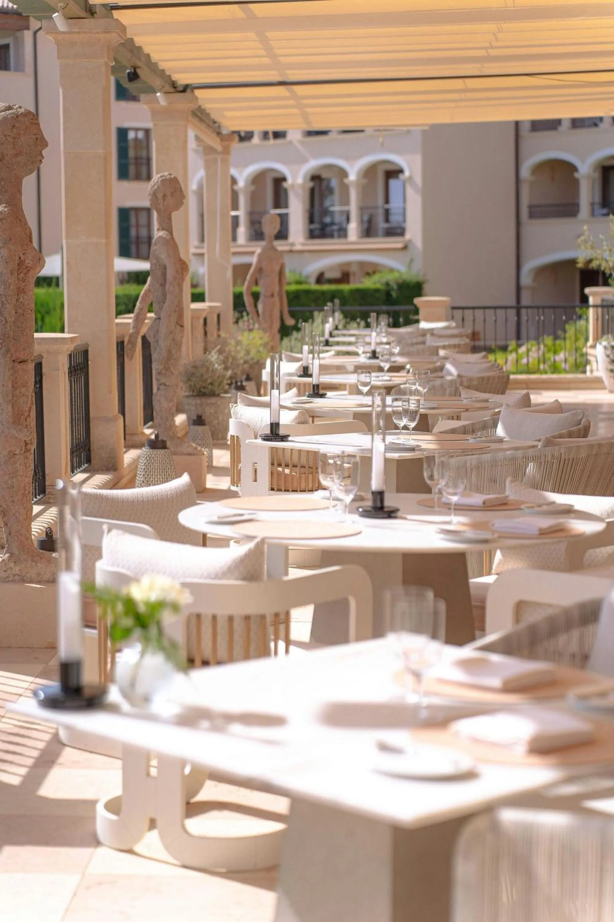 Restaurant/places to eat in The St. Regis Mardavall Mallorca Resort