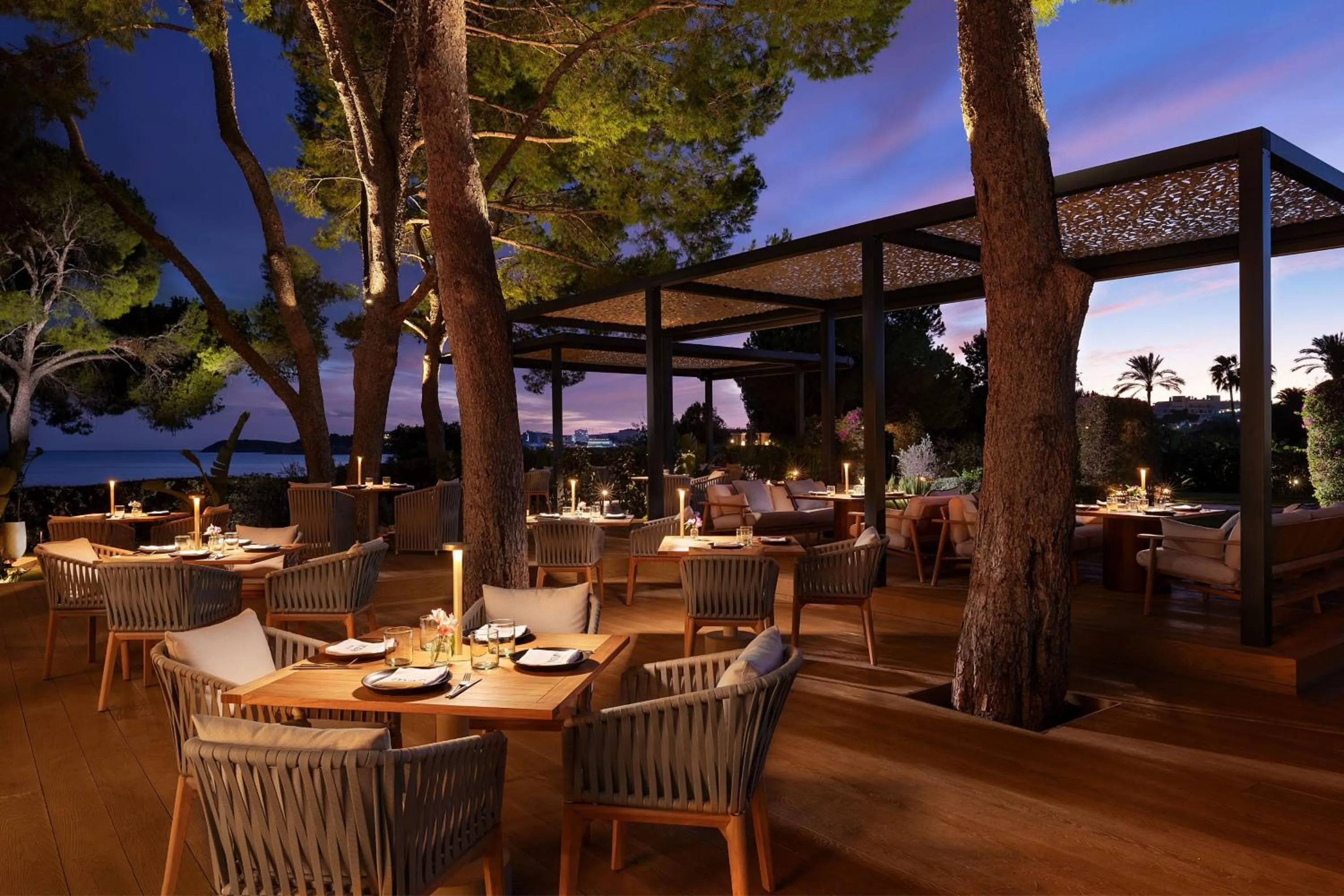 Restaurant/places to eat in The St. Regis Mardavall Mallorca Resort