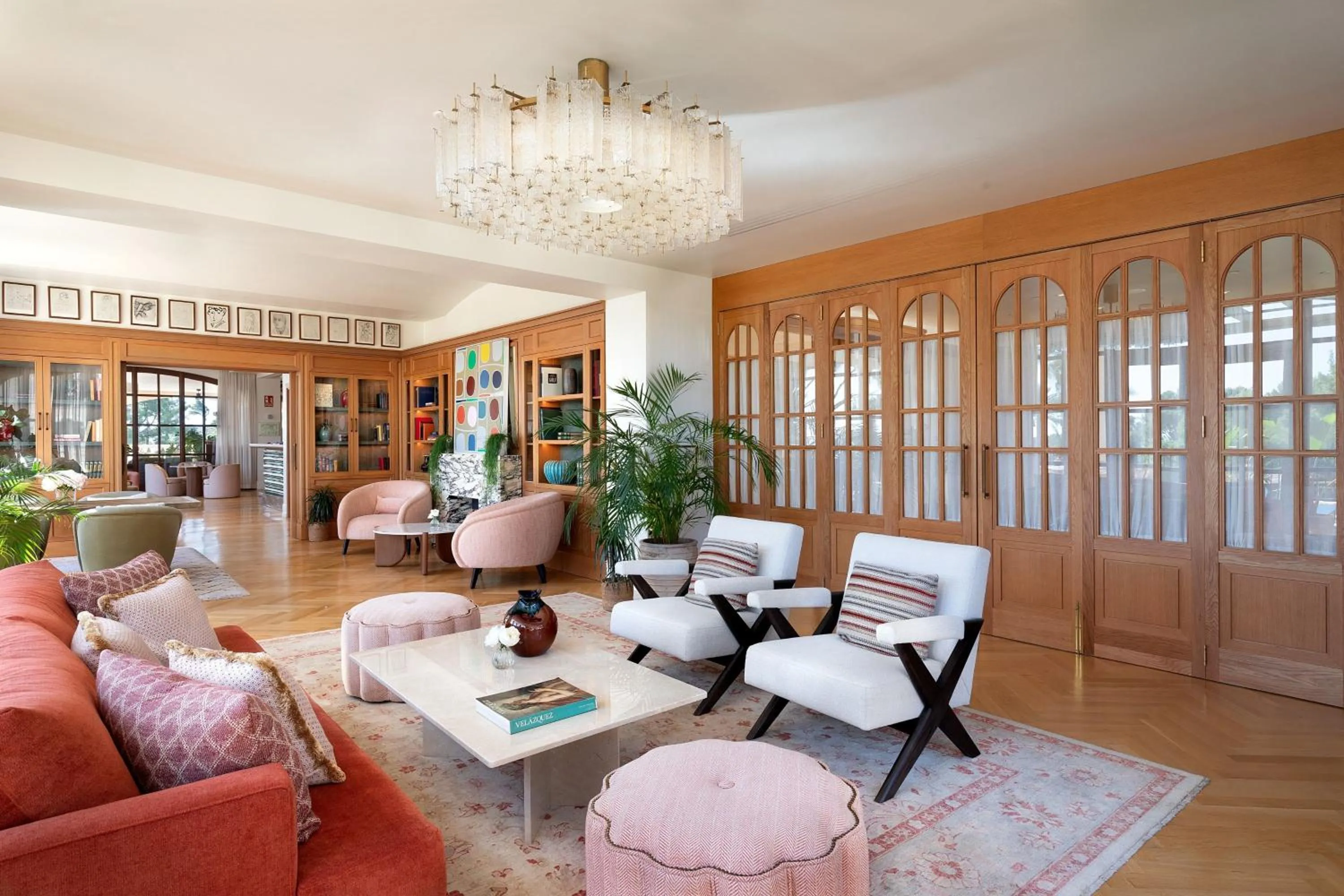 Lounge or bar in The St. Regis Mardavall Mallorca Resort