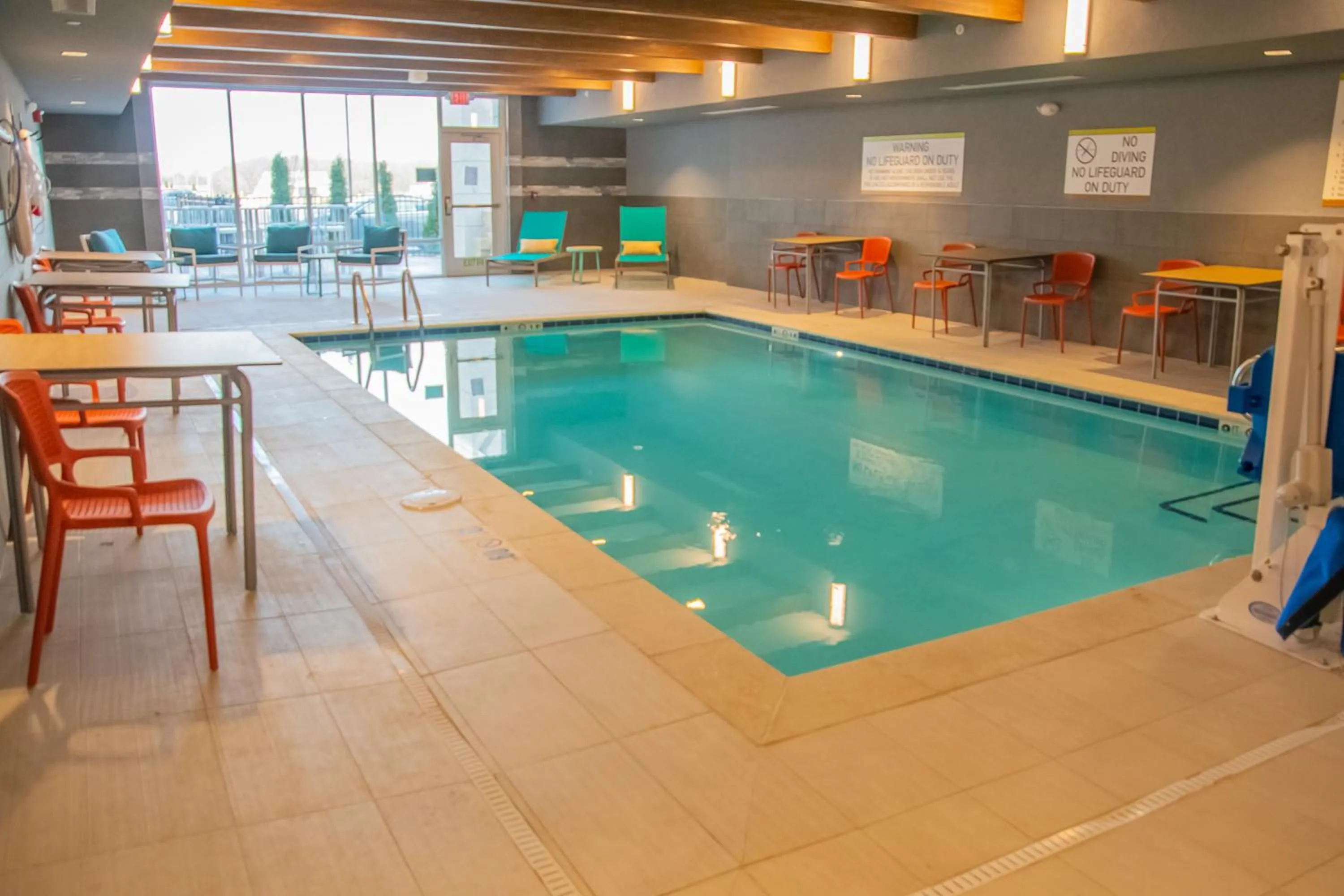 Swimming pool in Home2 Suites By Hilton Logansport