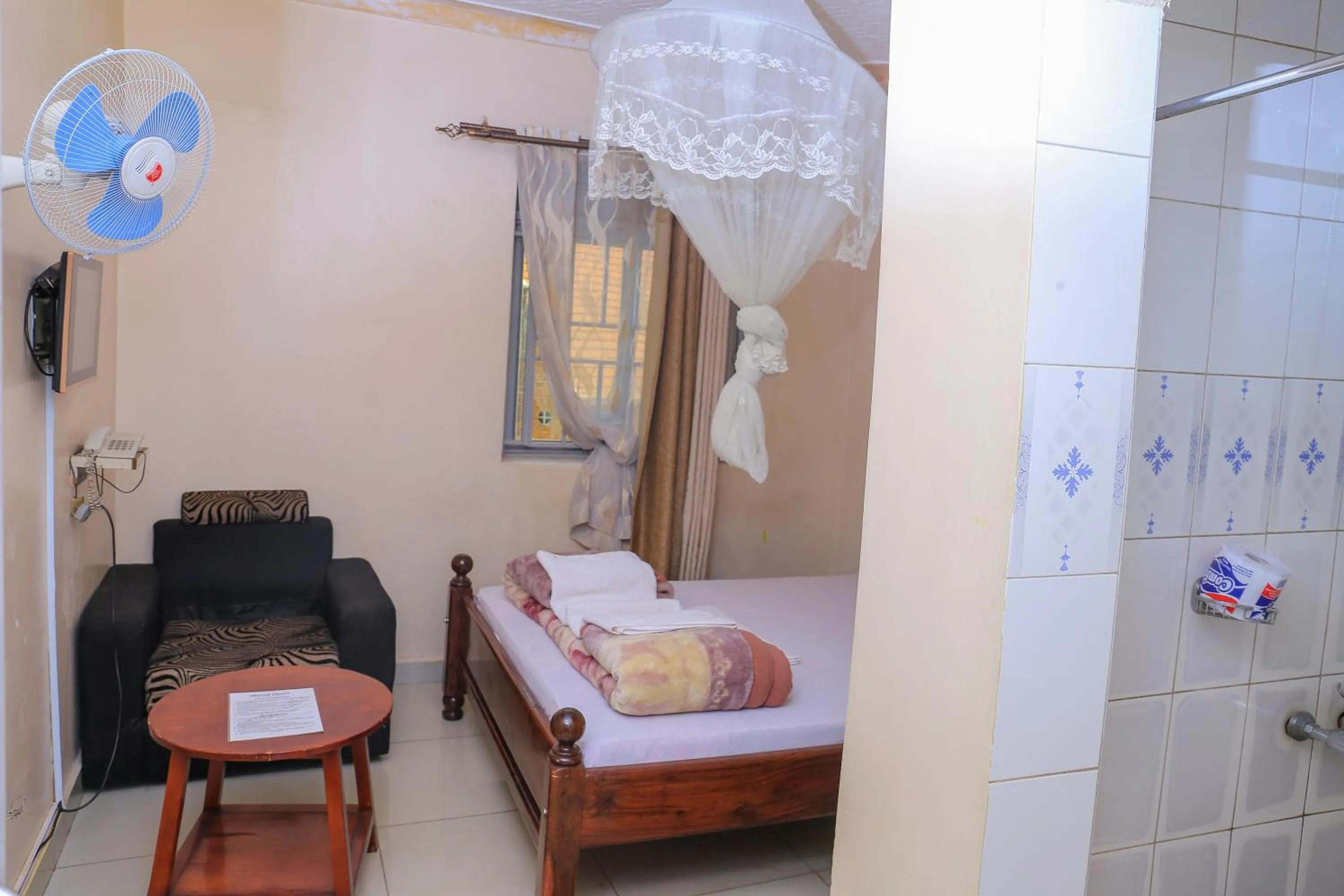 Photo of the whole room, Bed in Precise Motel