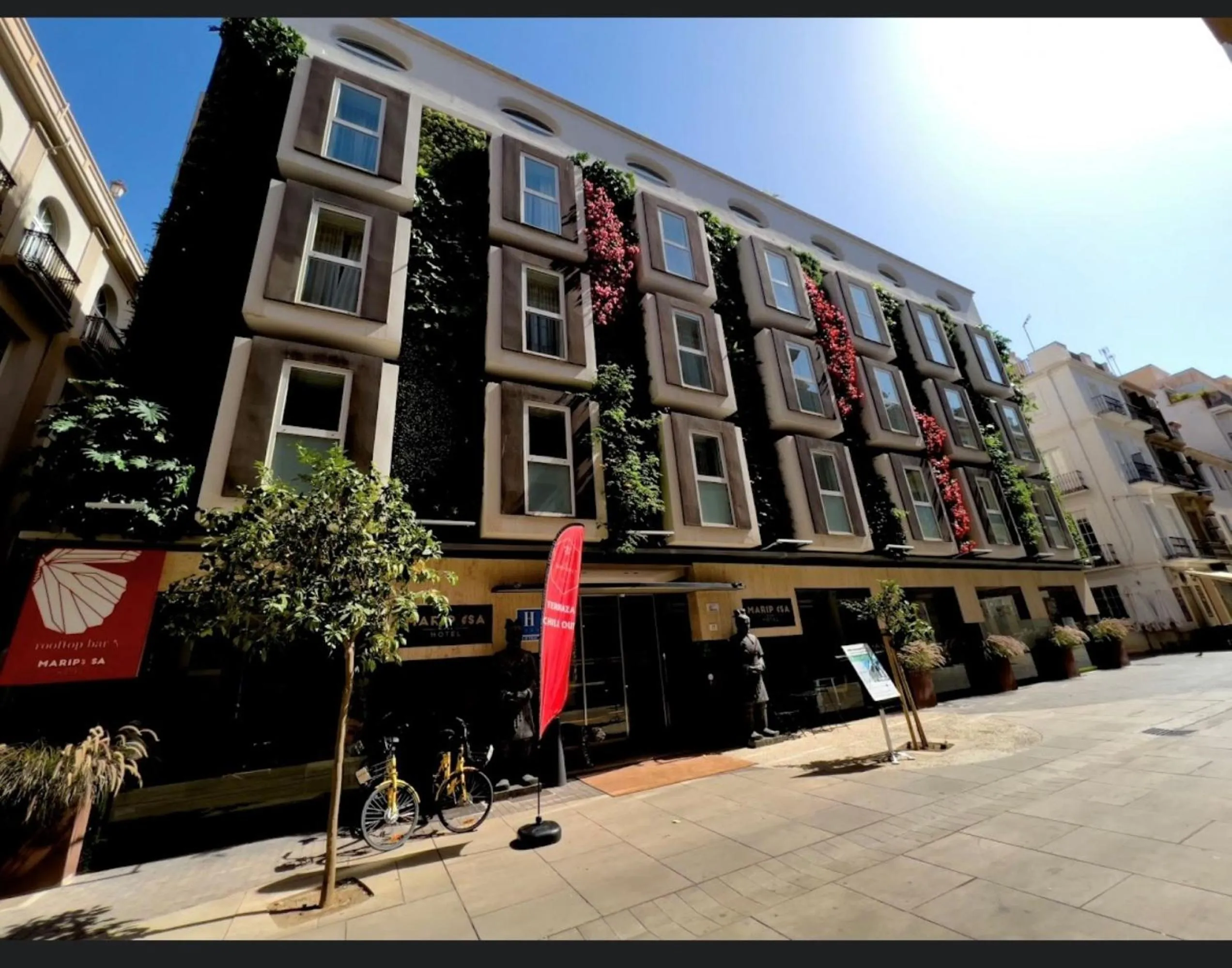 Property building in Mariposa Hotel Malaga