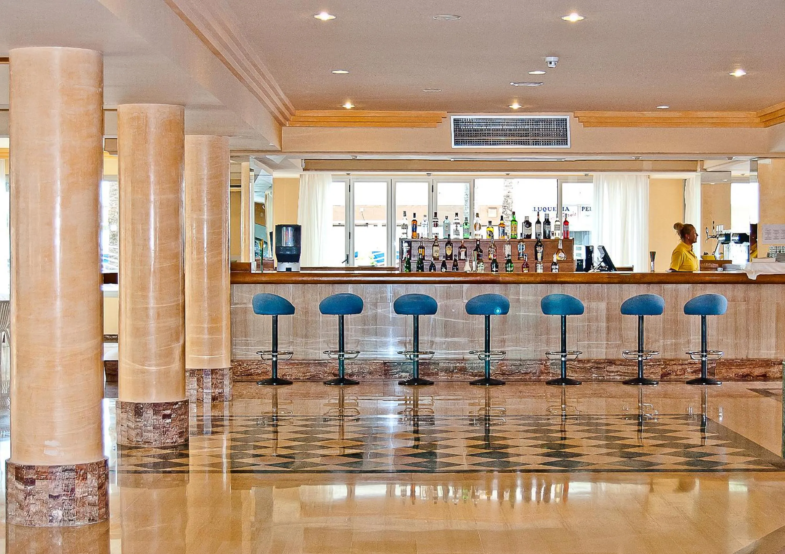 Restaurant/places to eat in BQ Sarah -Adults Only