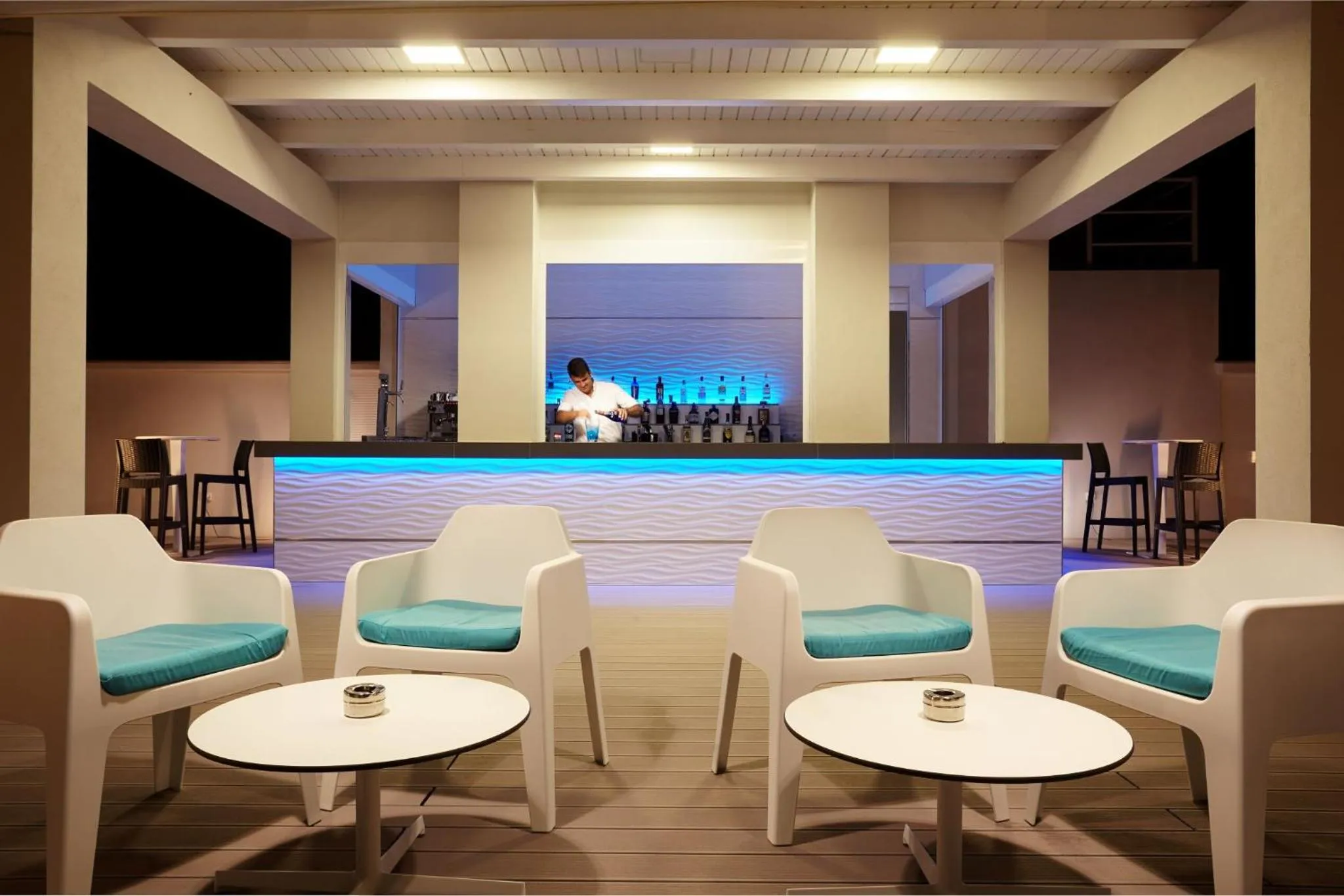 Lounge or bar in Hotel Las Arenas, Affiliated by Melia