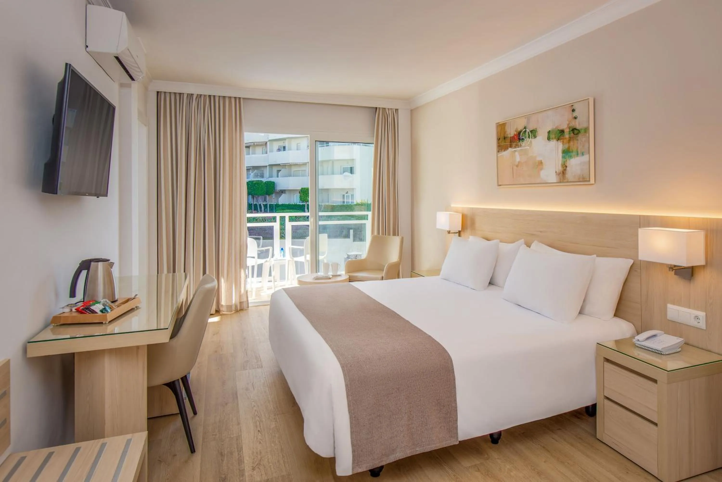 Bed in Hotel Las Arenas Affiliated by Meliá