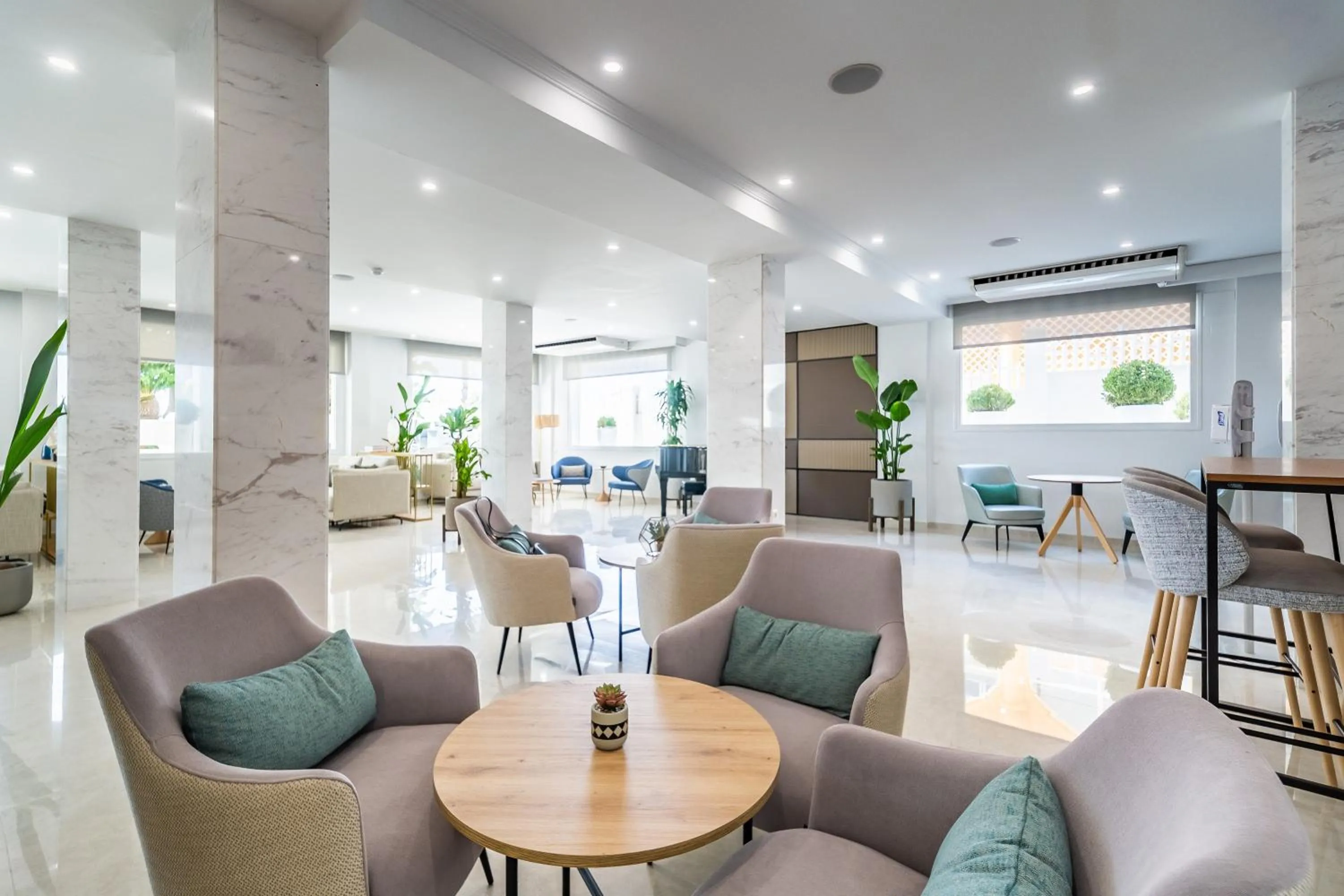 Lobby or reception in Hotel Las Arenas, Affiliated by Melia