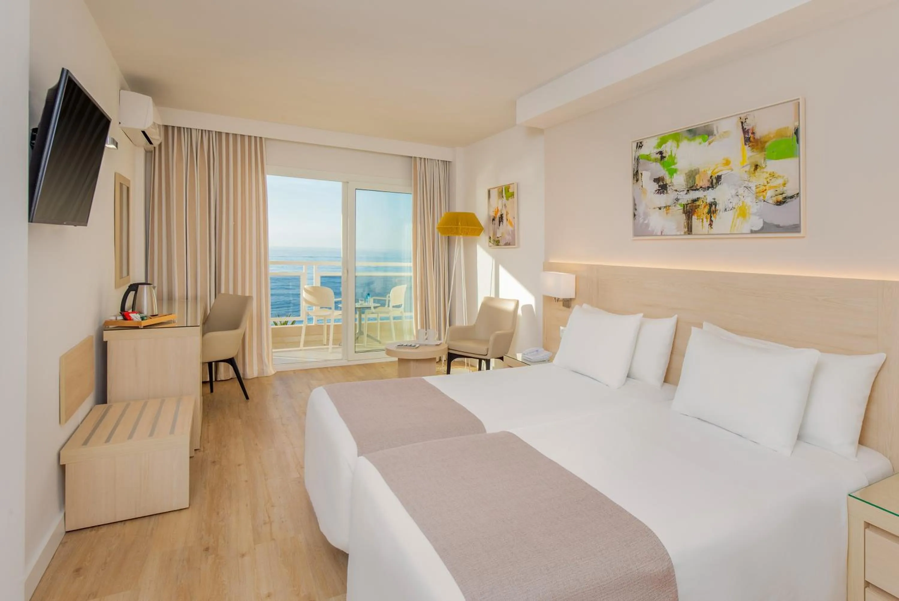 Bed in Hotel Las Arenas, Affiliated by Melia