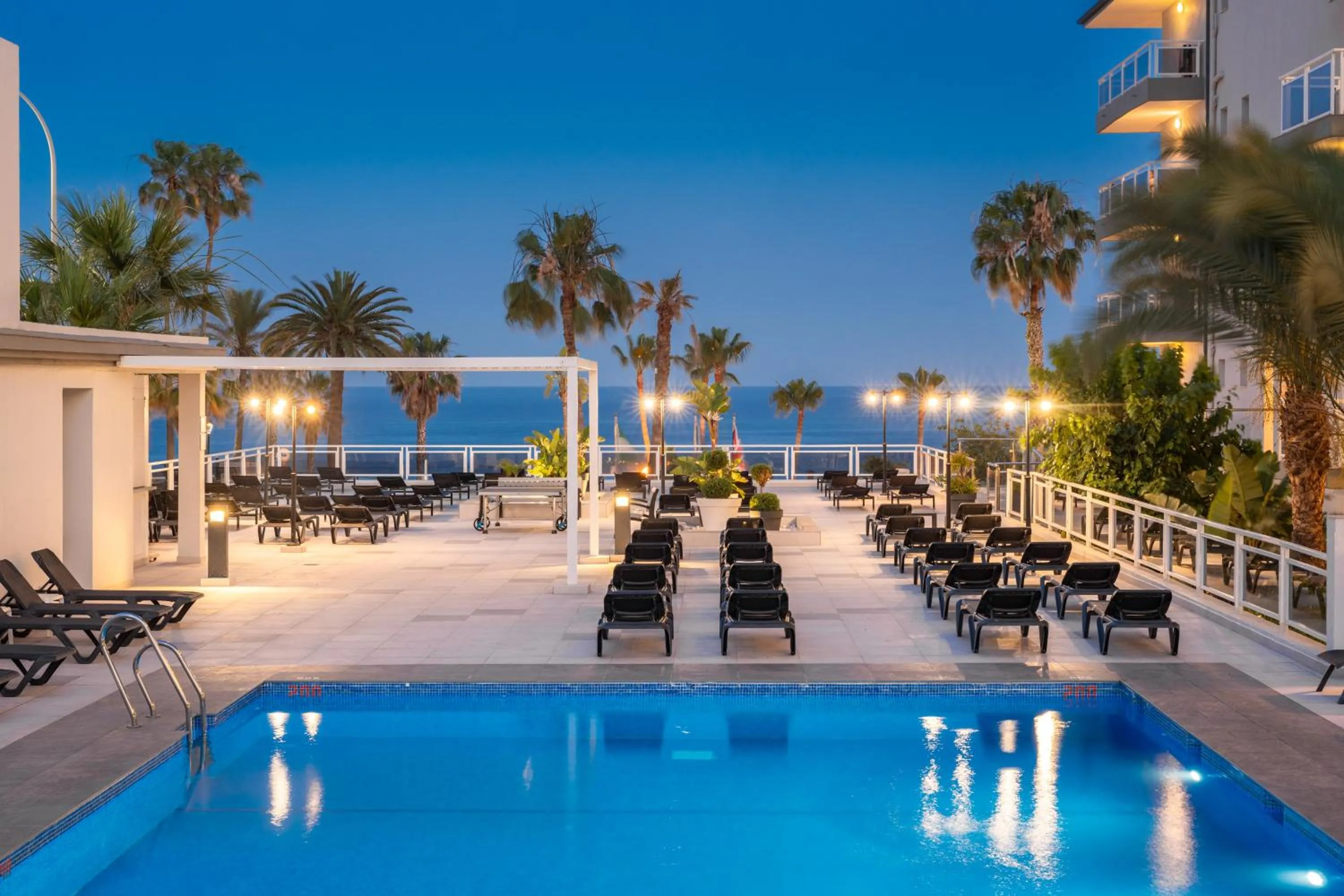 Swimming pool in Hotel Las Arenas, Affiliated by Melia