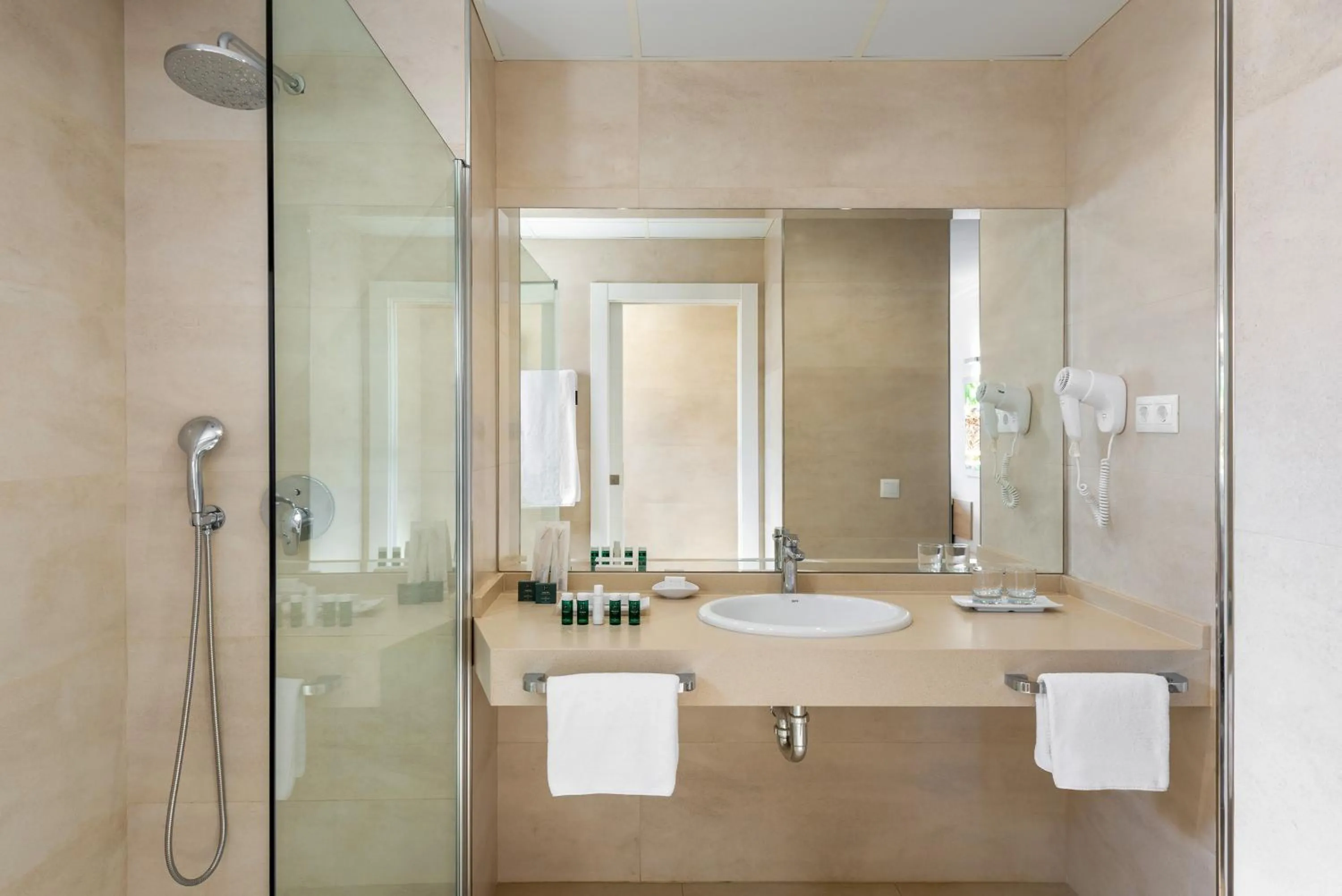 Shower in Hotel Las Arenas, Affiliated by Melia