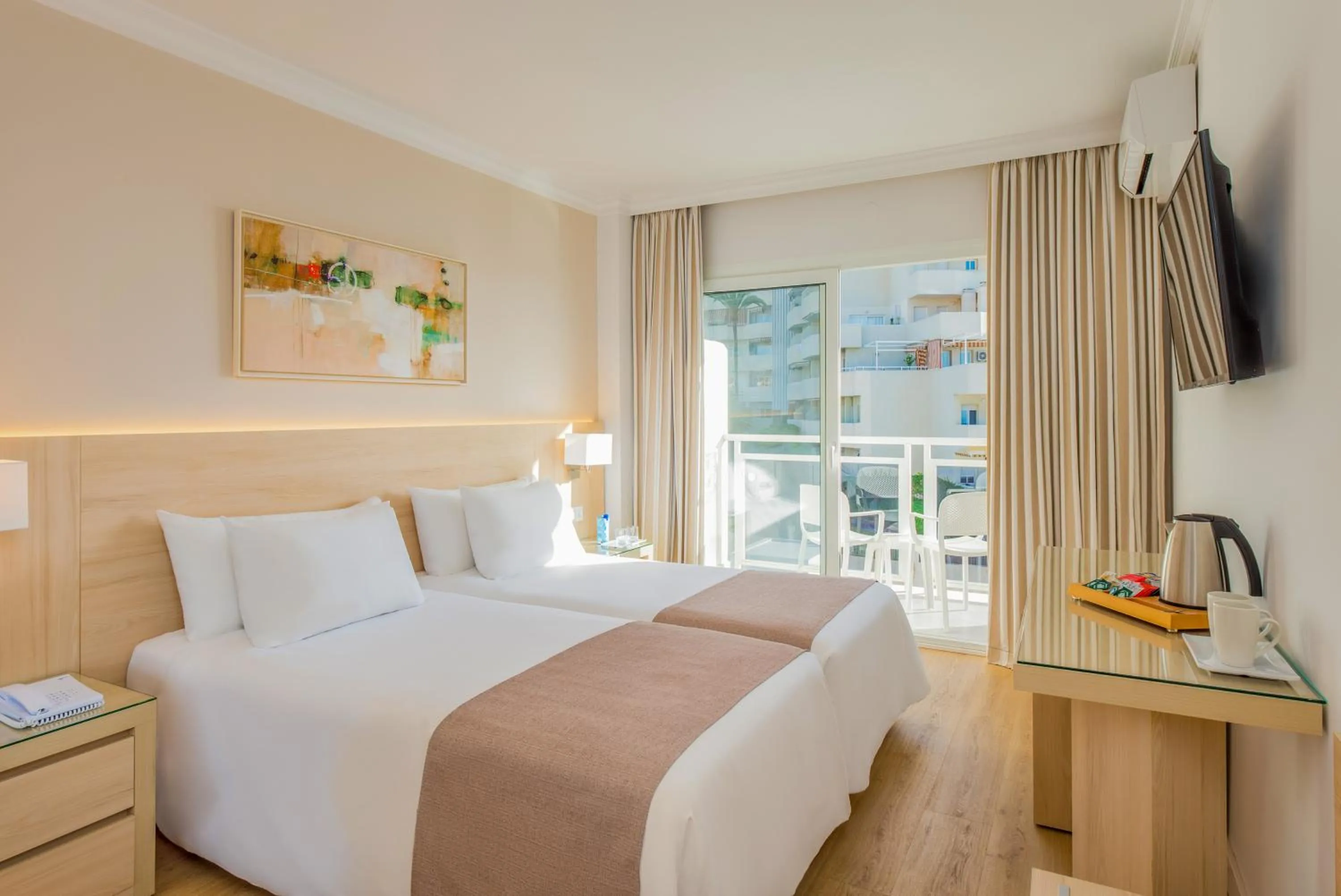 Bed in Hotel Las Arenas, Affiliated by Melia