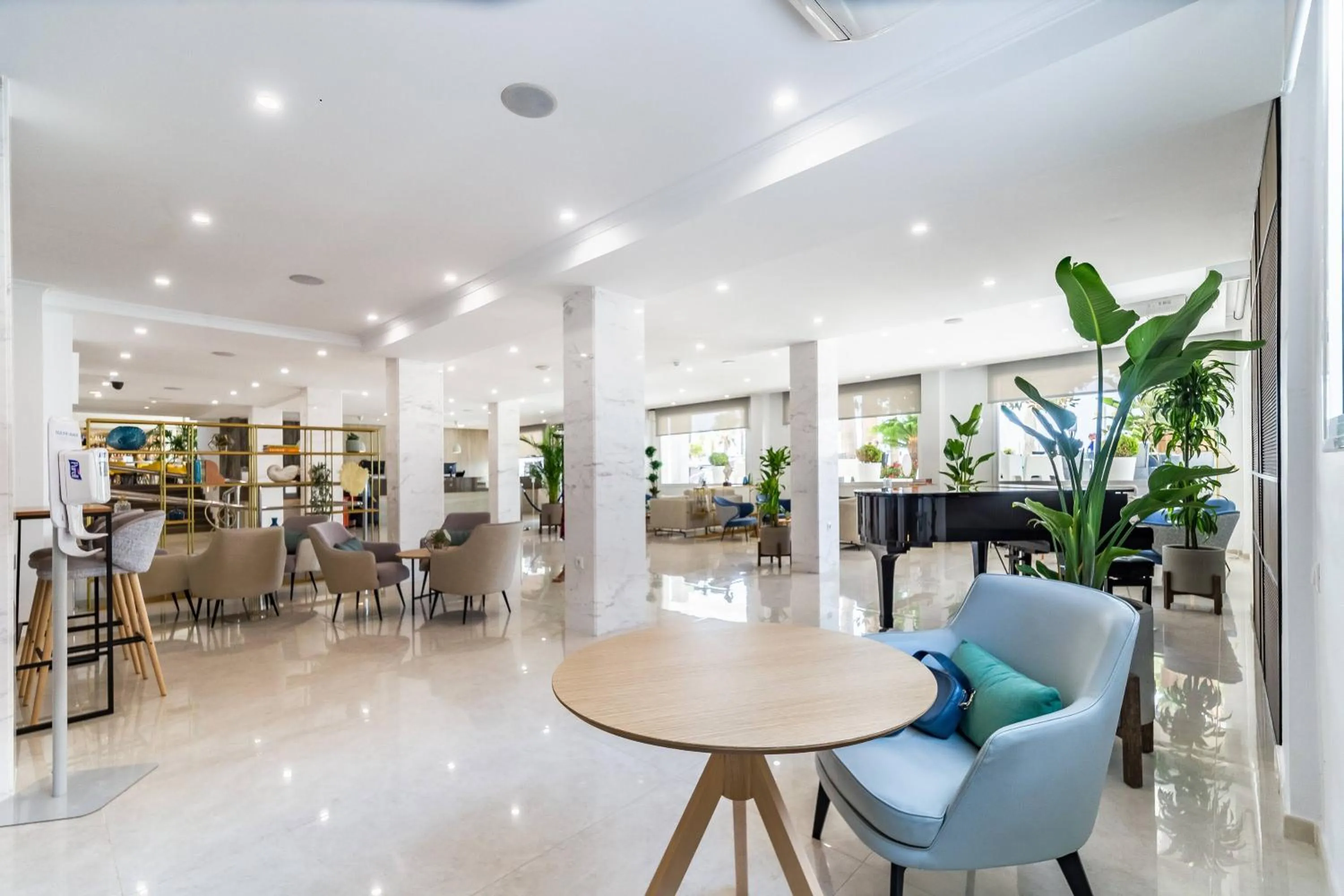 Property building in Hotel Las Arenas Affiliated by Meliá