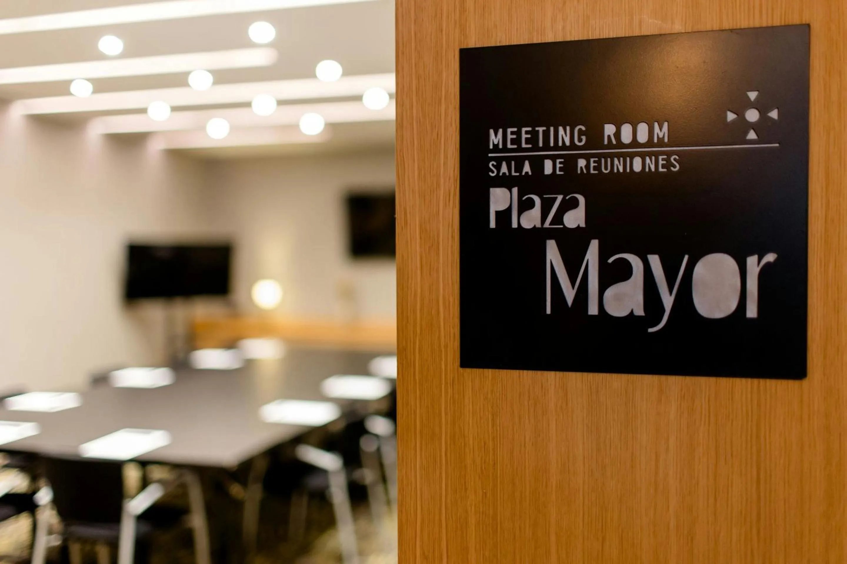 Meeting/conference room in Motel One Madrid-Plaza de España