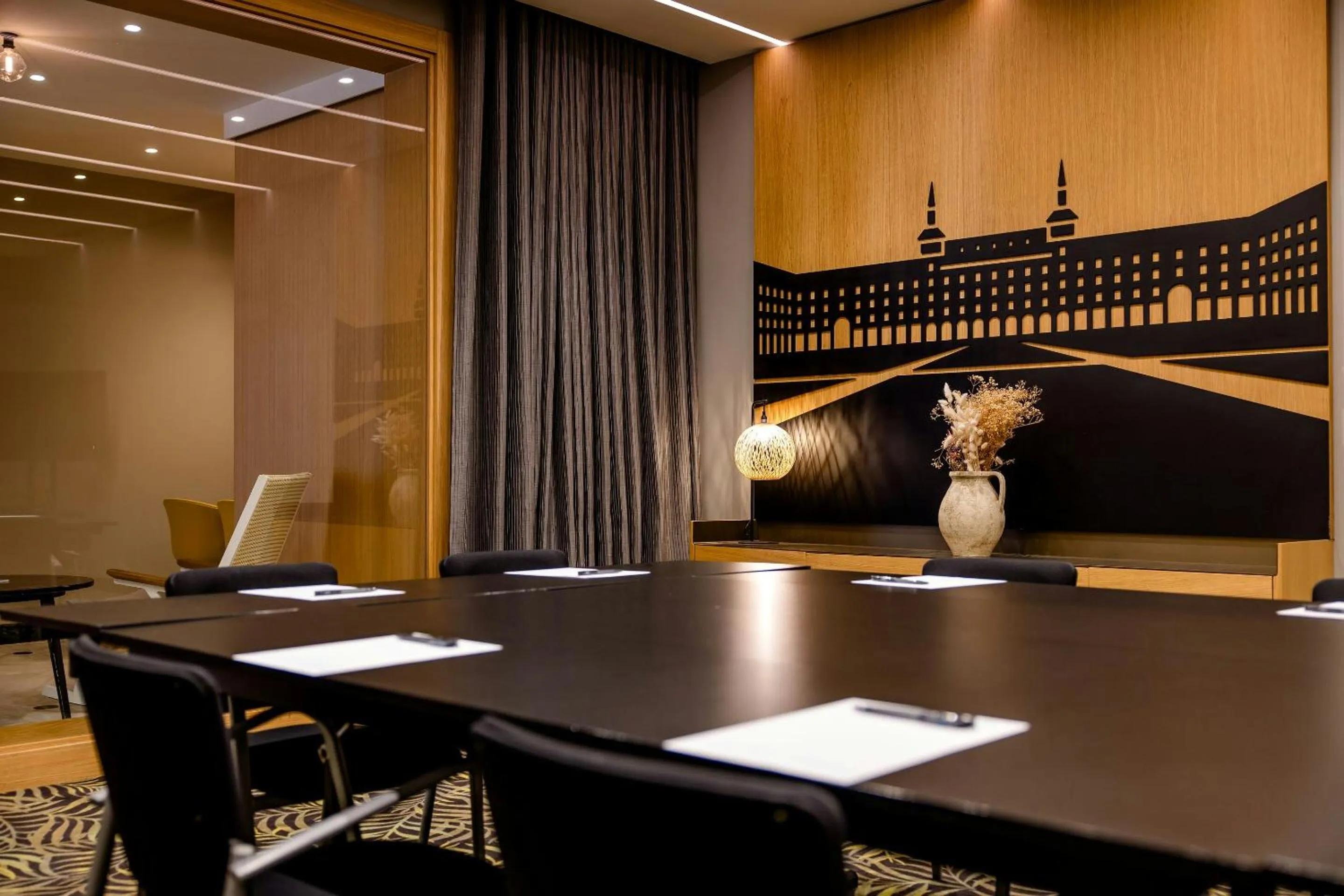 Meeting/conference room in Motel One Madrid-Plaza de España