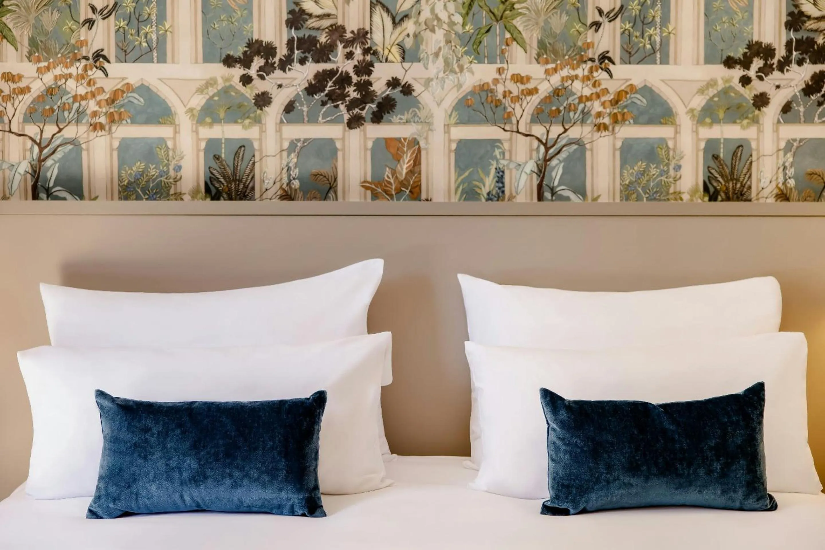 Photo of the whole room, Bed in Motel One Madrid-Plaza de España