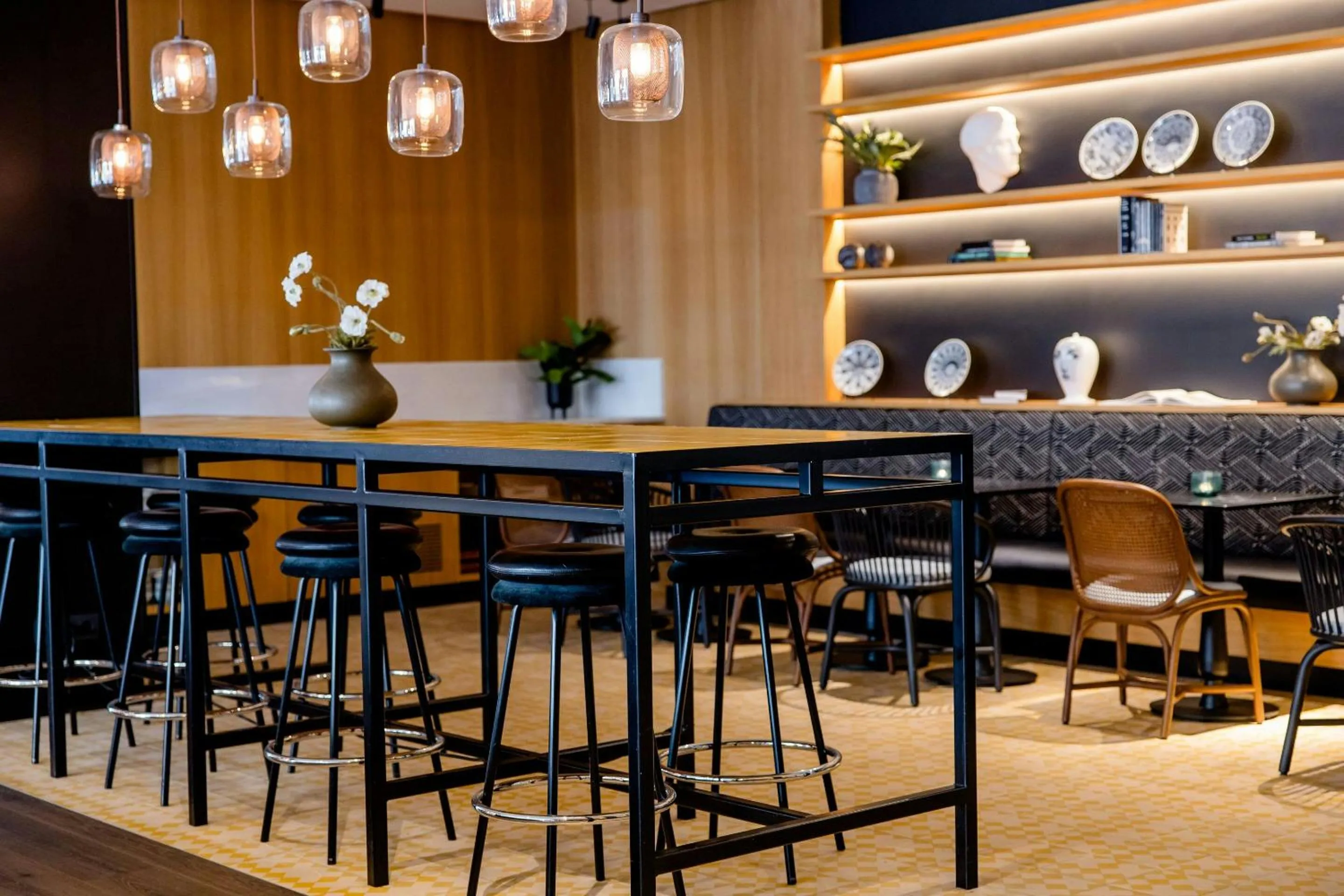 Lounge or bar in Motel One Madrid-Plaza de España