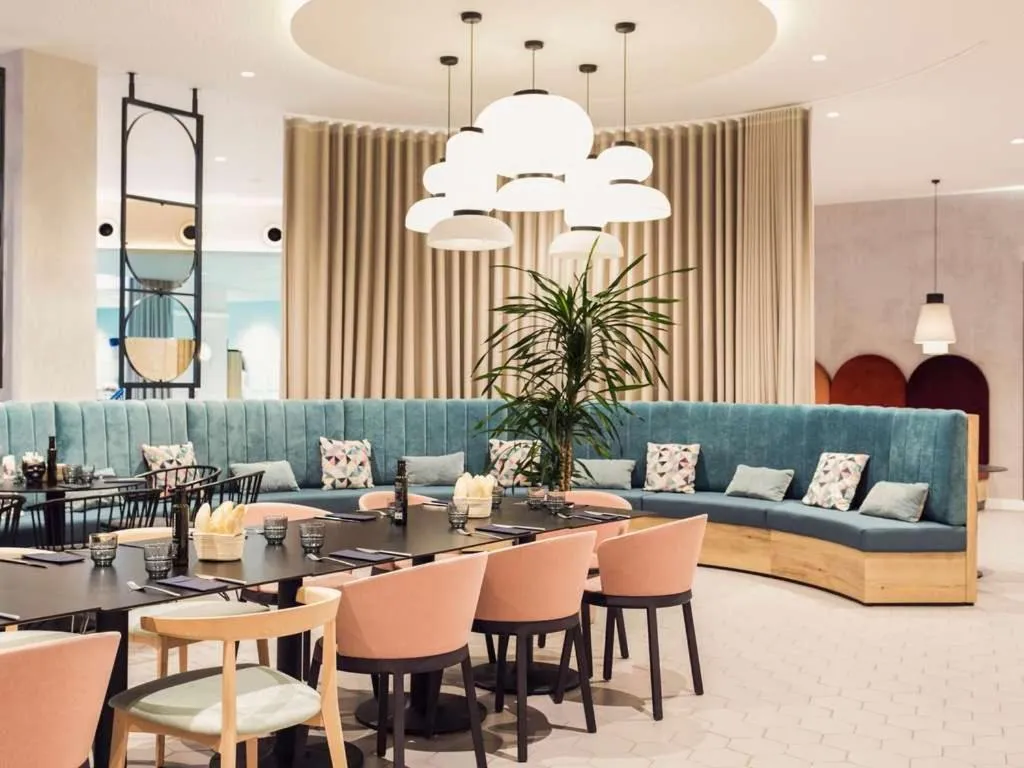 Restaurant/places to eat in Pullman Madrid Airport & Feria