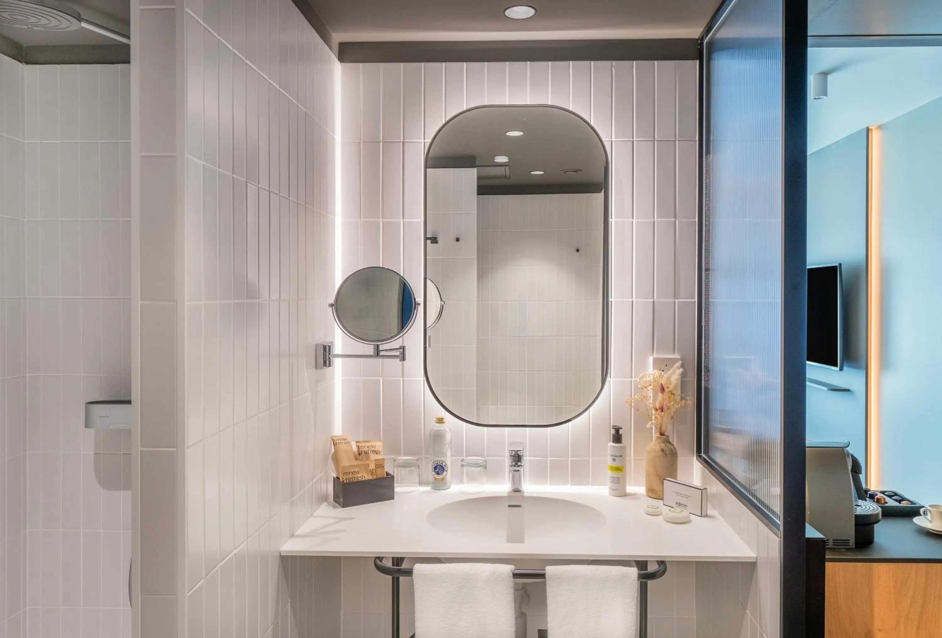 Bathroom in Pullman Madrid Airport & Feria