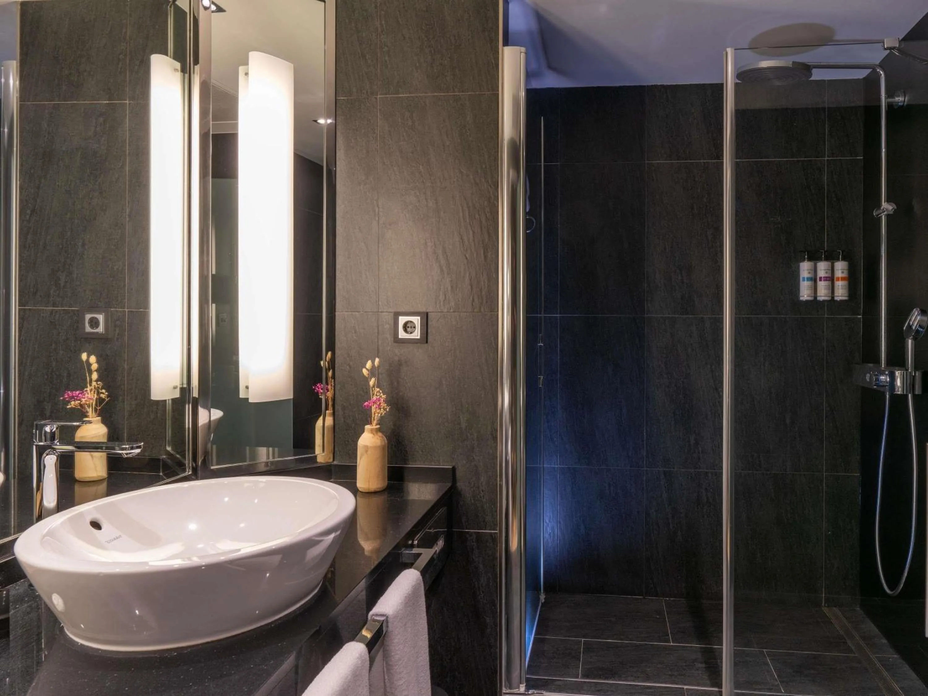 Bedroom in Pullman Madrid Airport & Feria