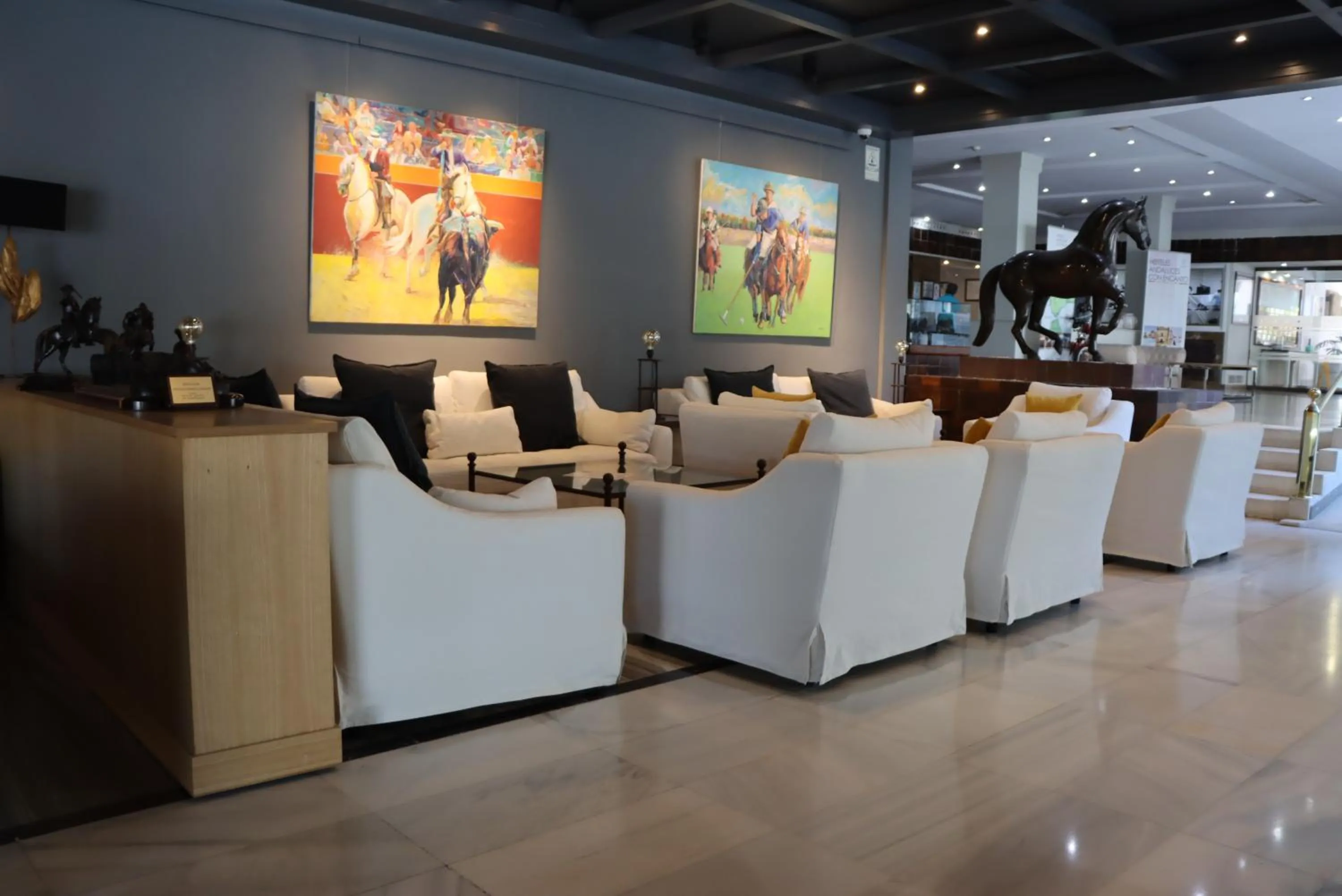 Communal lounge/ TV room in Hotel Jerez & Spa