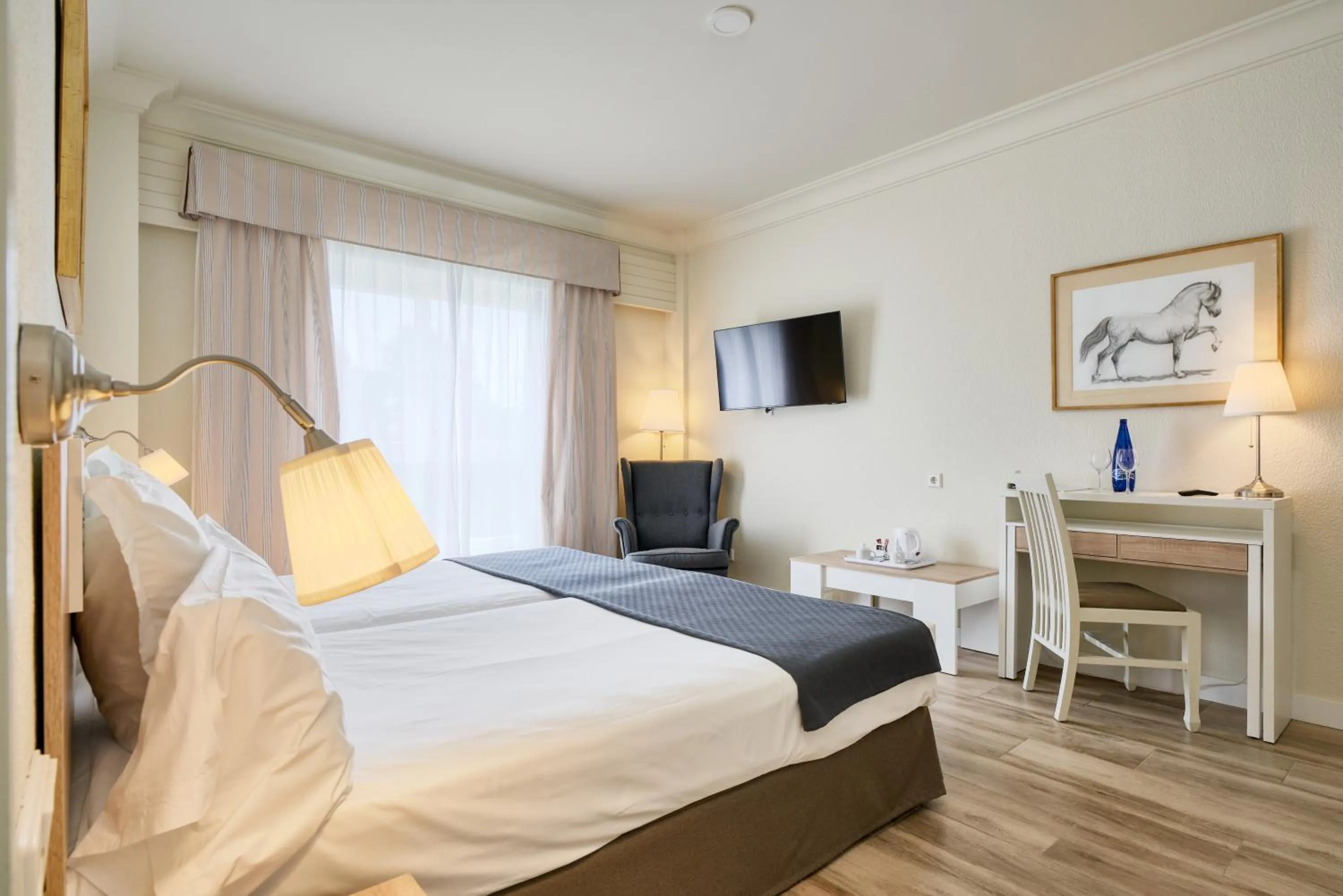 Photo of the whole room, Bed in Hotel Jerez & Spa