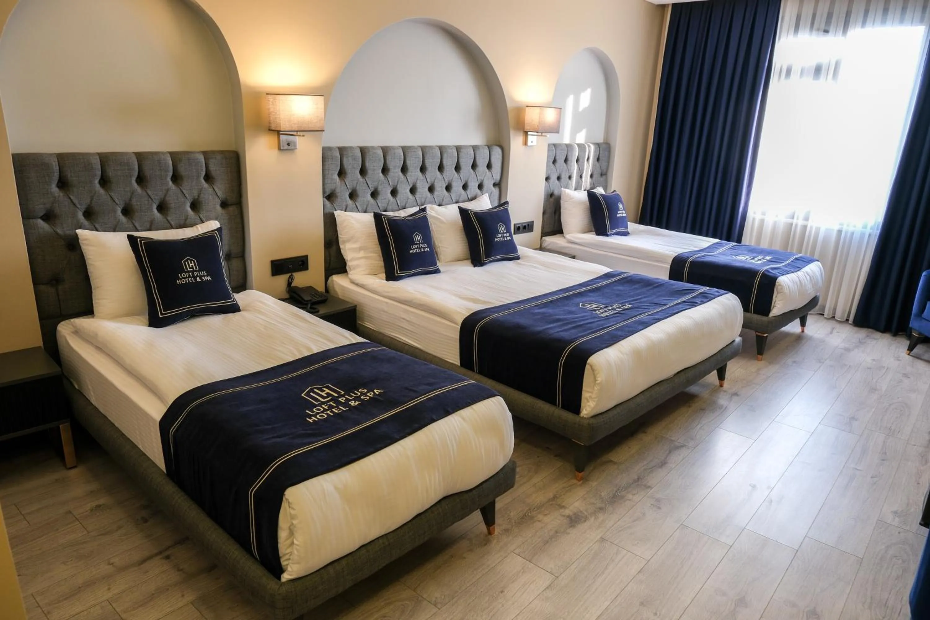 Massage, Bed in Loft Plus Hotel's