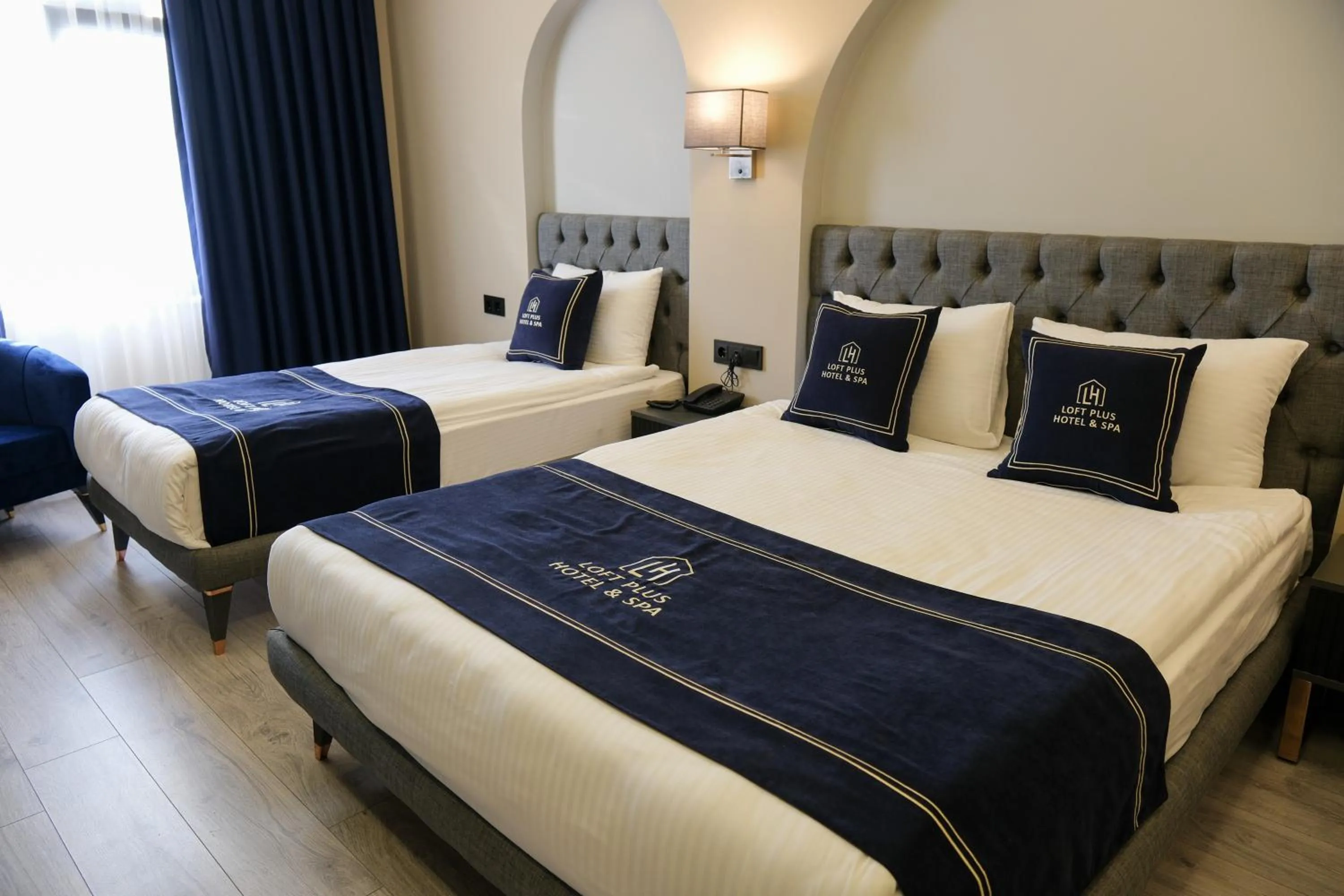 Massage, Bed in Loft Plus Hotel's