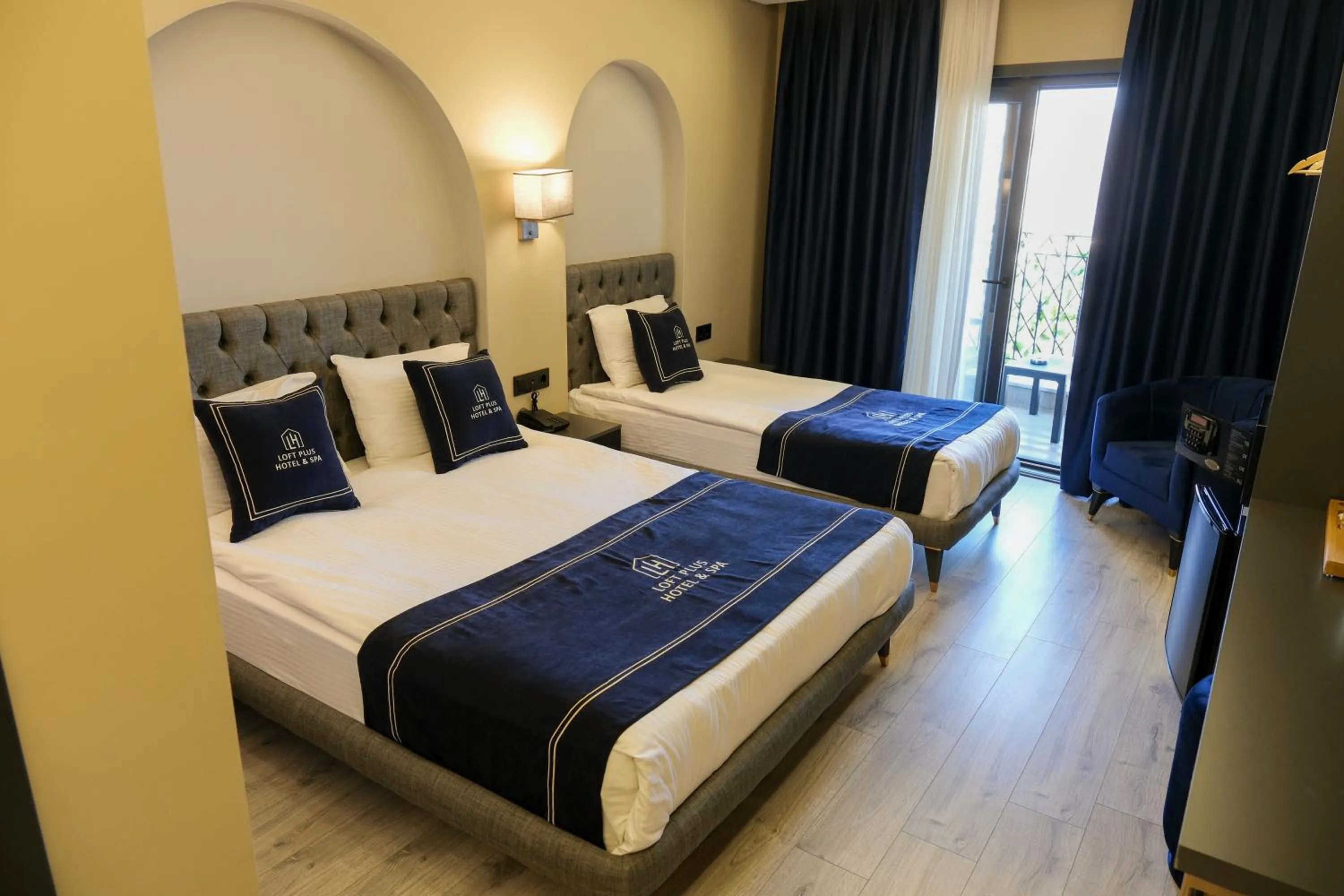 Massage, Bed in Loft Plus Hotel's