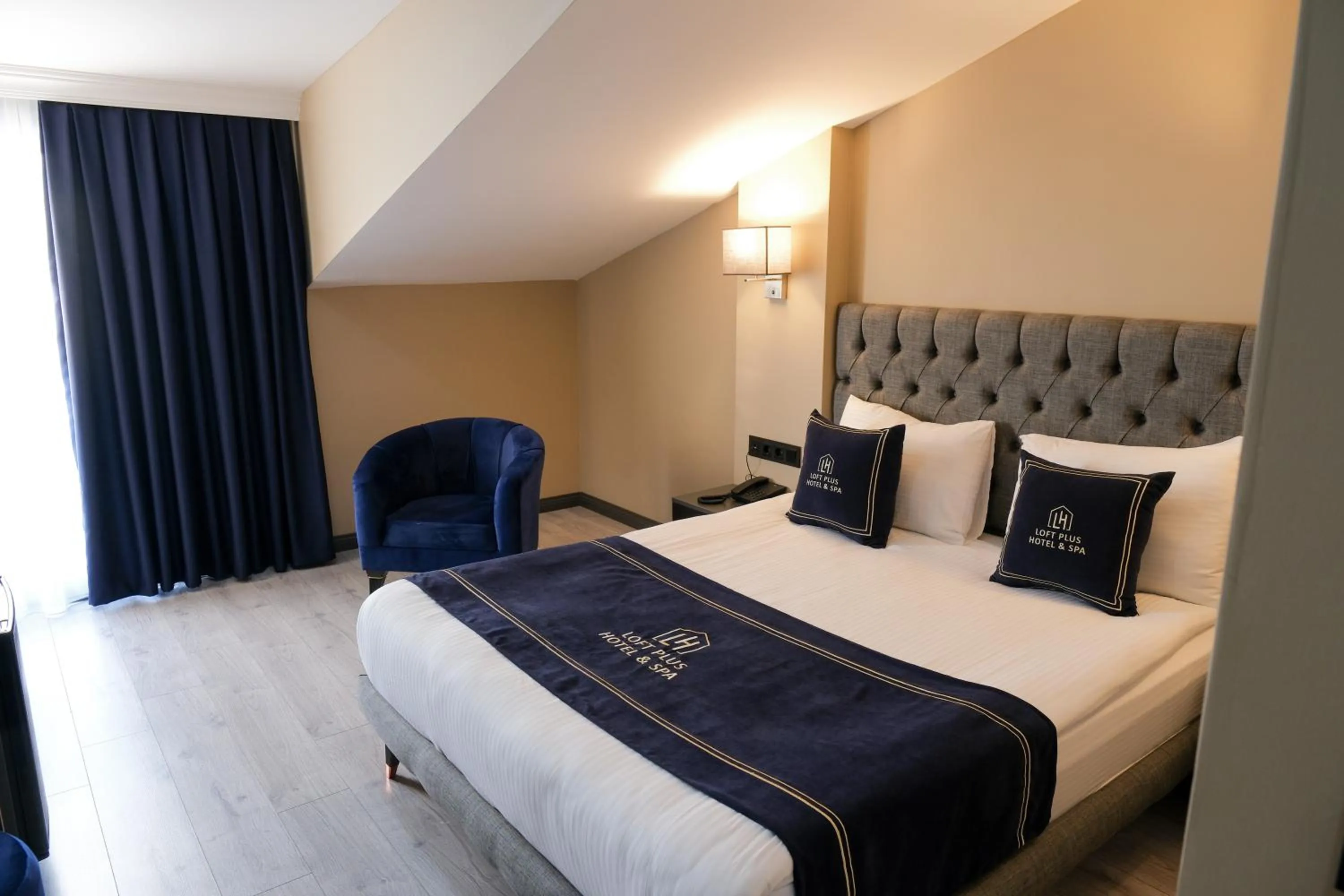 Massage, Bed in Loft Plus Hotel's