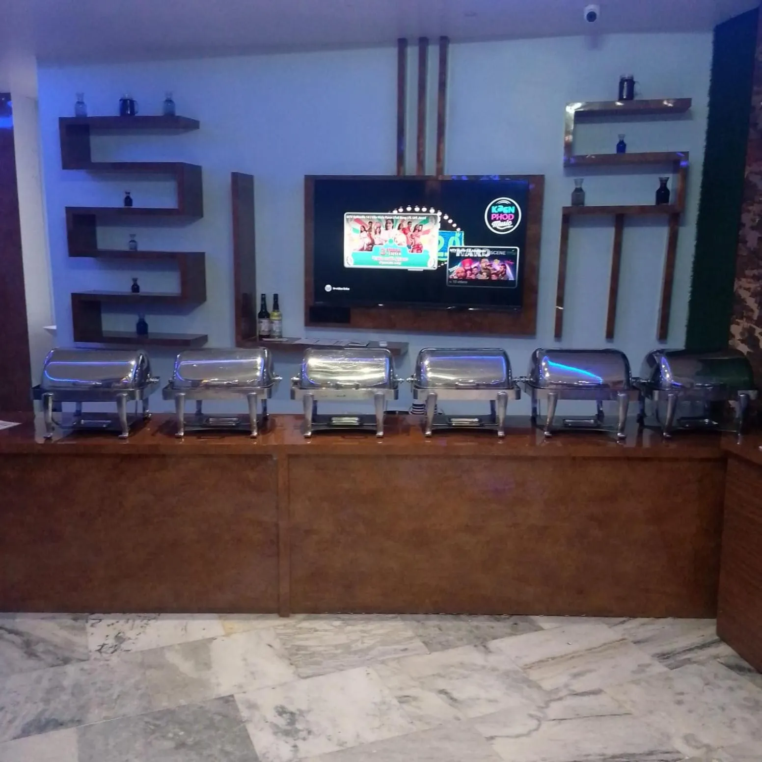 Restaurant/places to eat in Hotel Blue Lemon