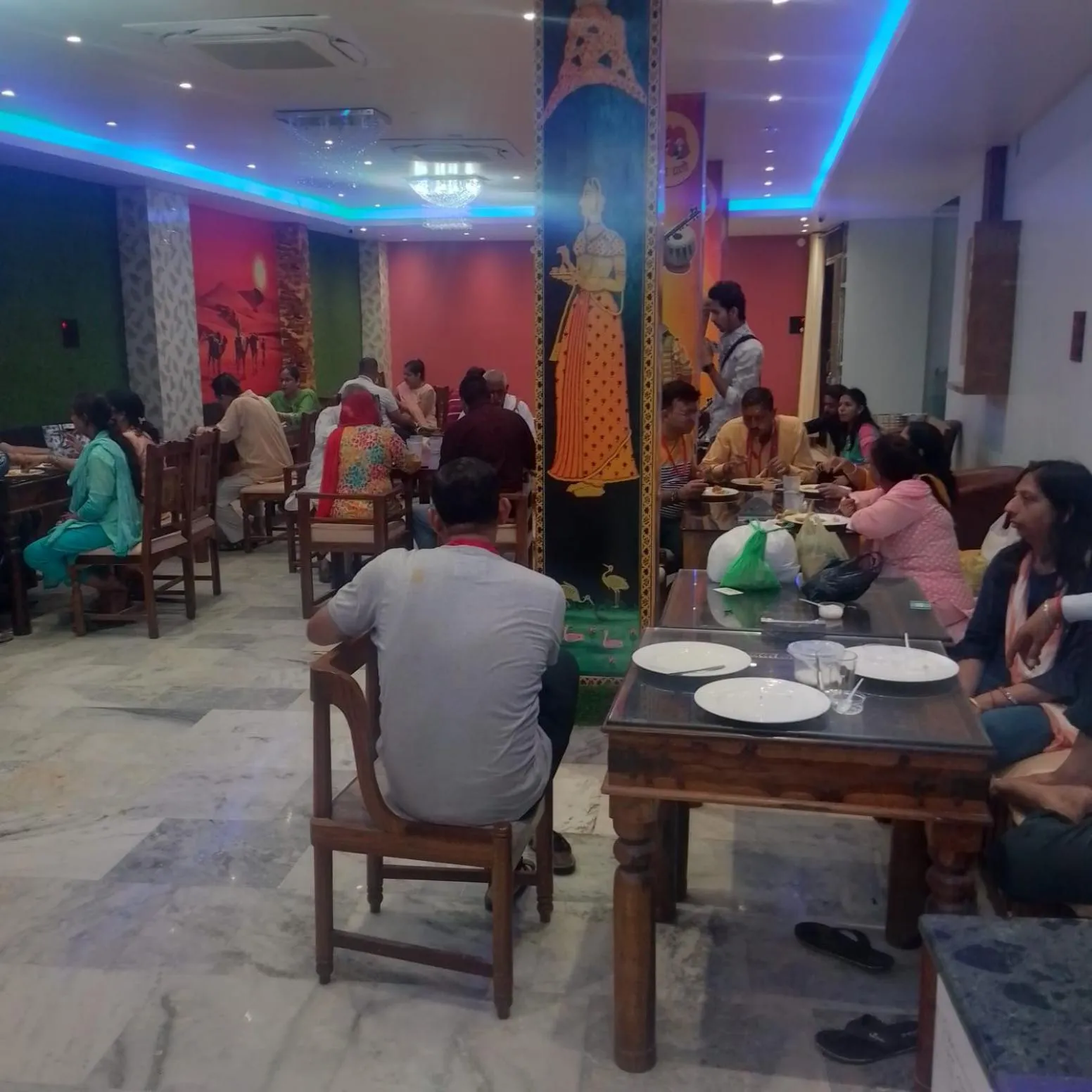 Restaurant/places to eat in Hotel Blue Lemon