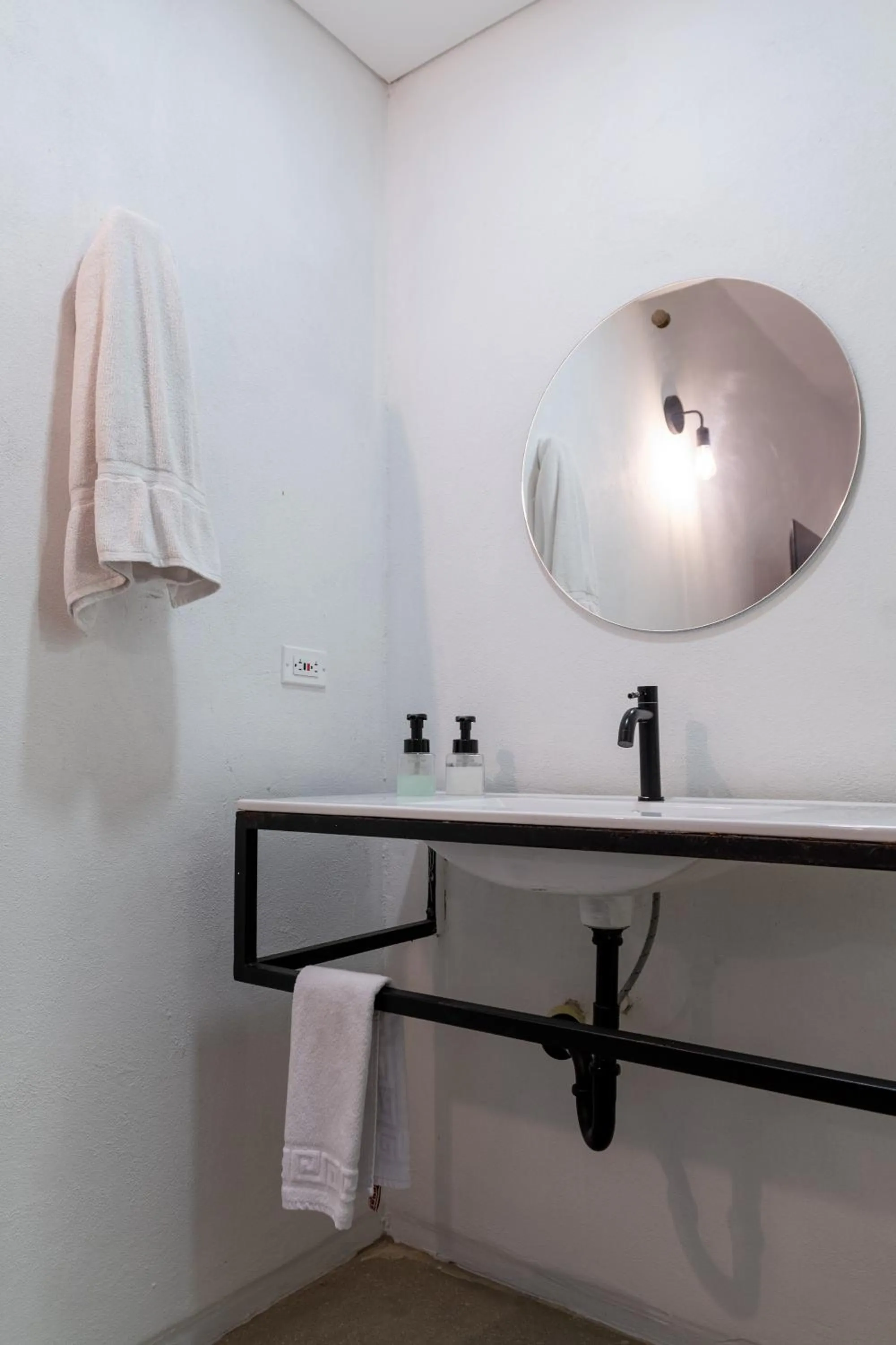 Bathroom in OASIS TROPICAL HOTEL