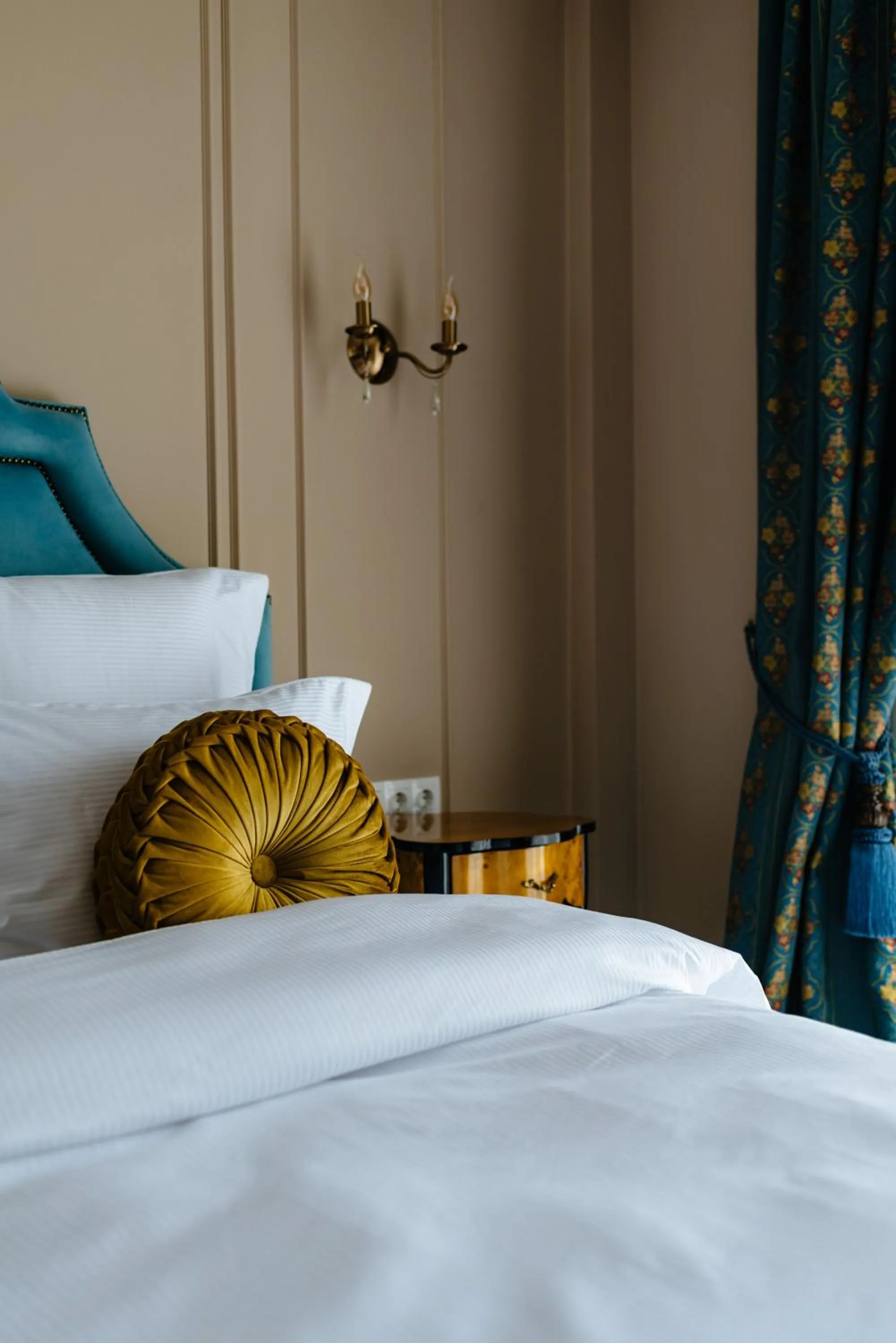 Bed in Ateneea Luxury Rooms