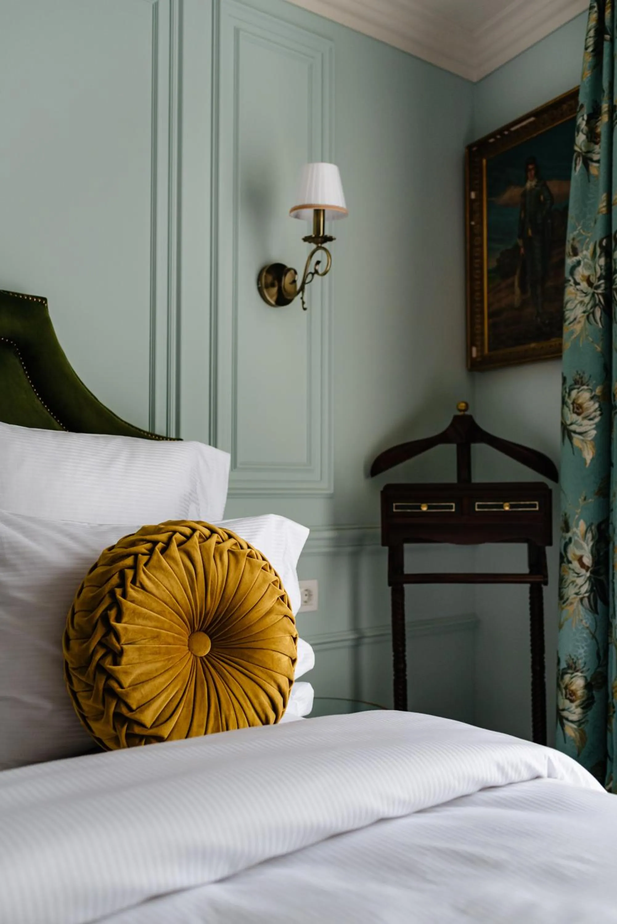 Bed in Ateneea Luxury Rooms