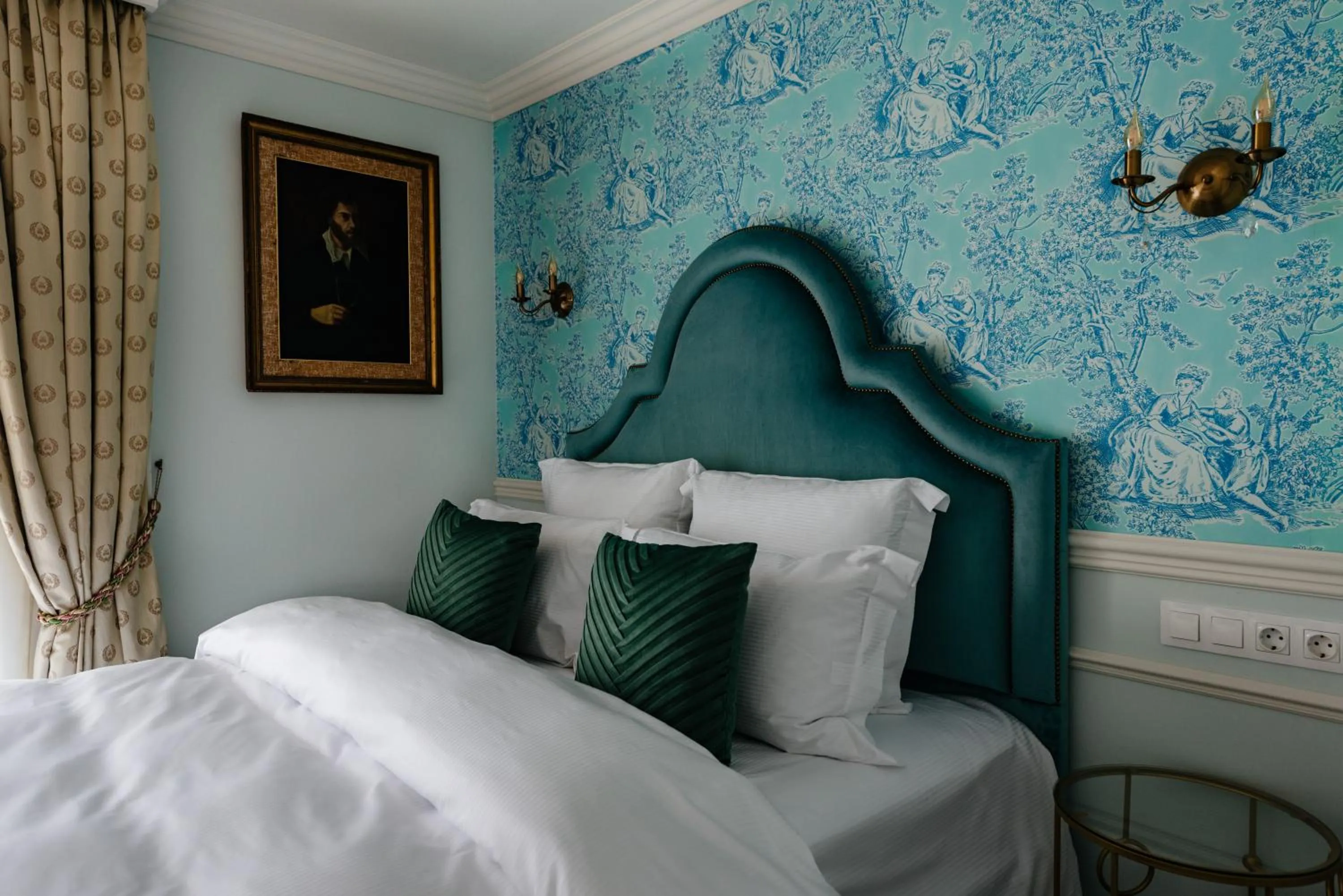 Bed in Ateneea Luxury Rooms