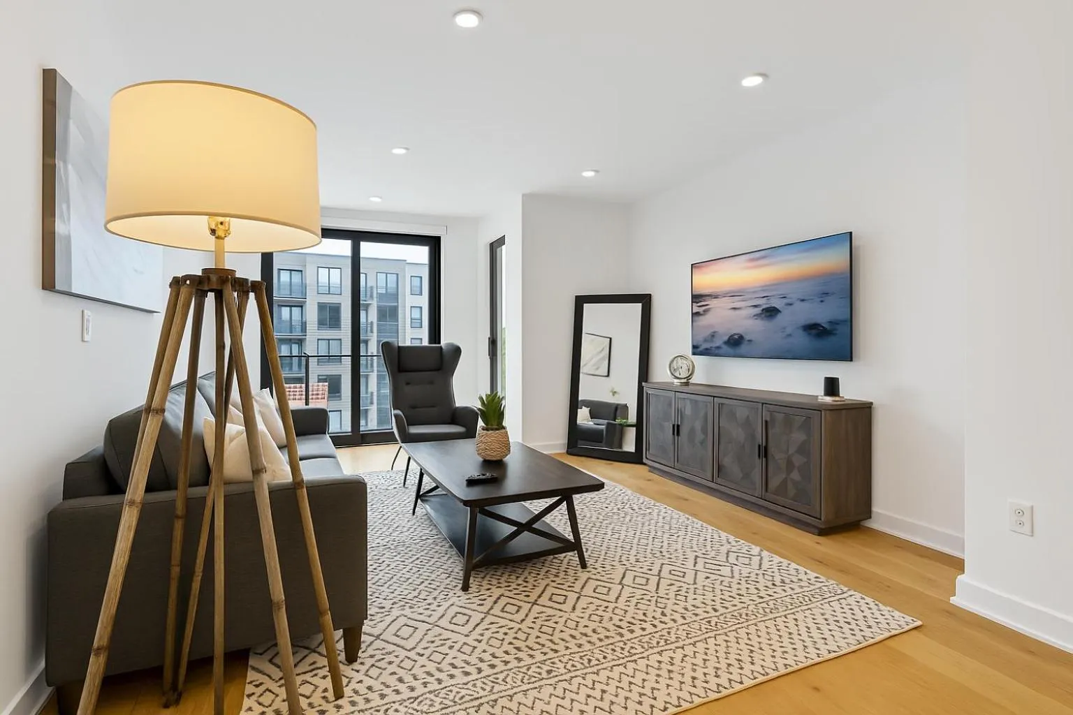 TV and multimedia in Pure Voyage Shaw