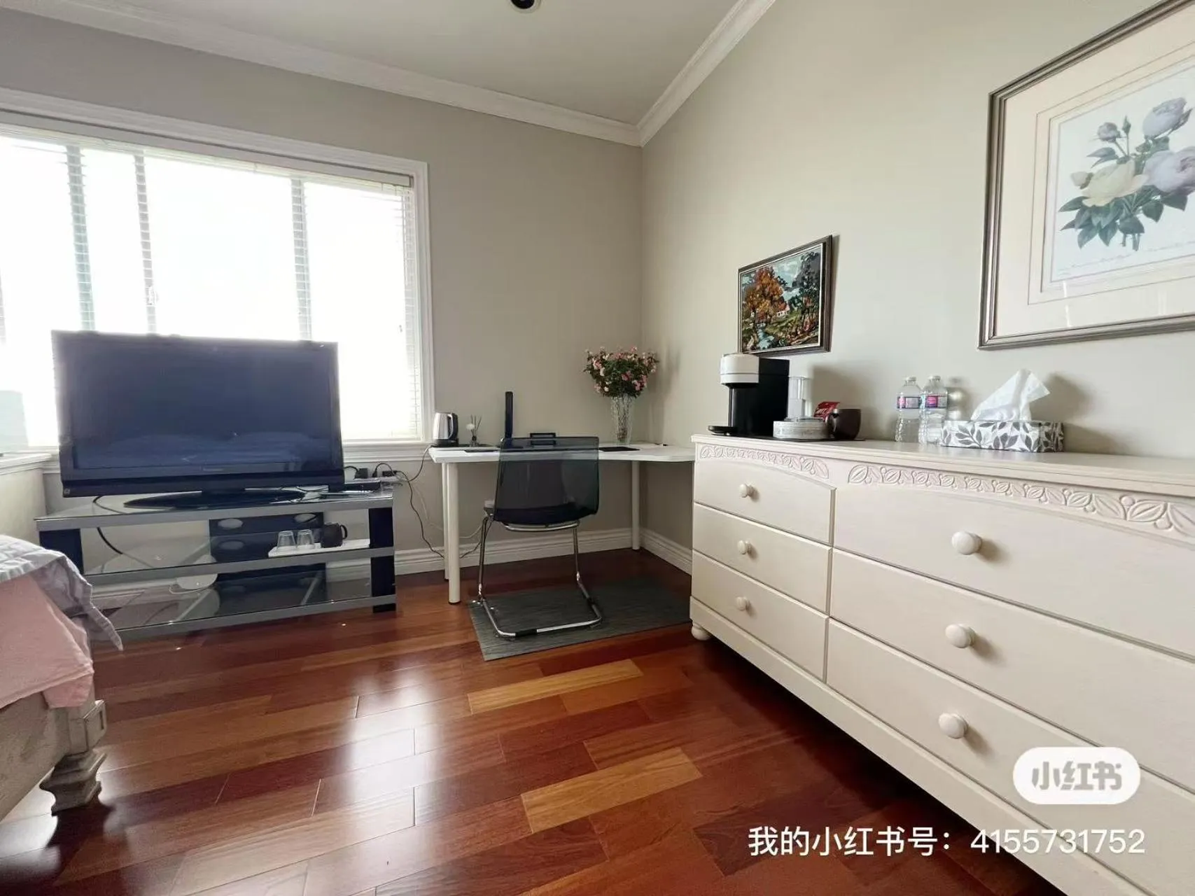 independent entrance cozy room with private bathroom close to YVR Richmond