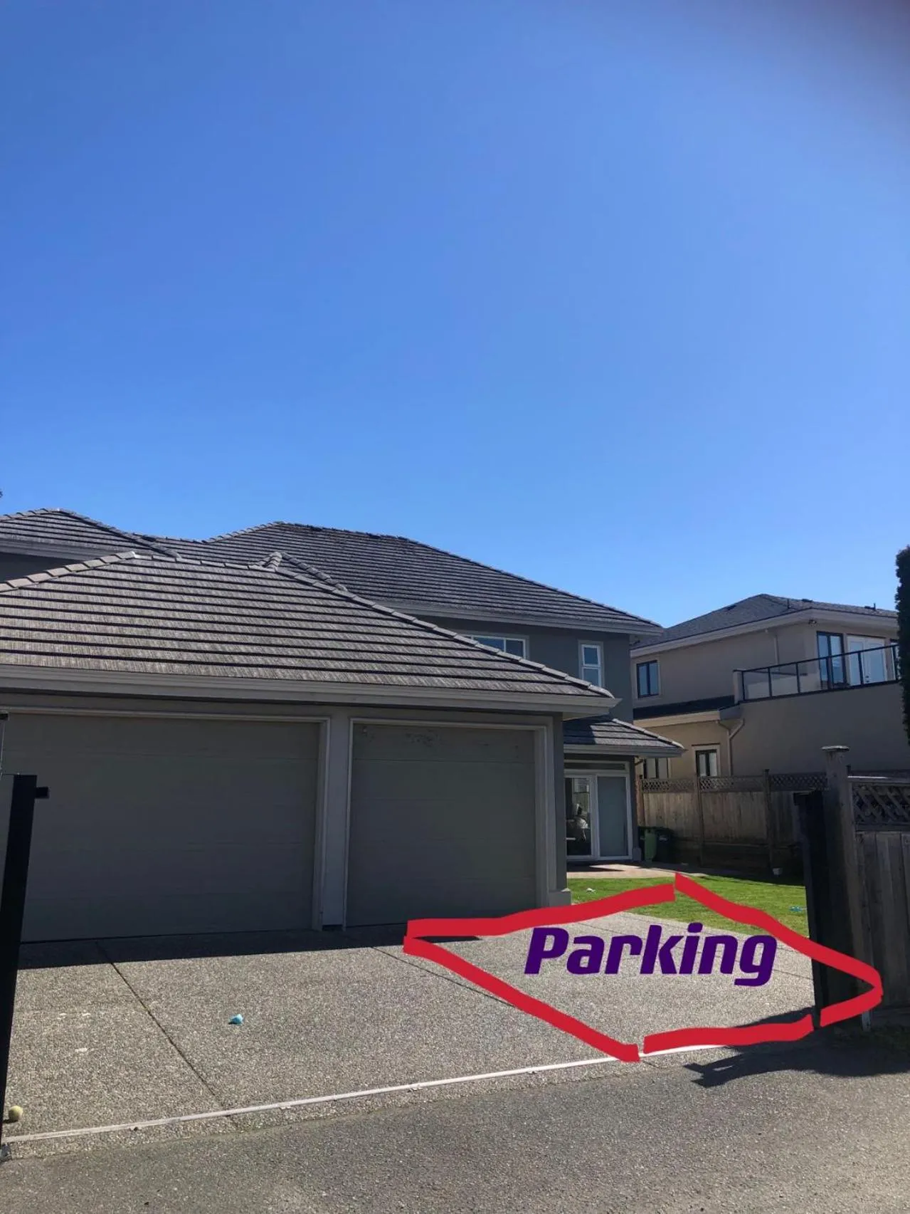 Parking in A independent entrance bedroom with private bathroom close to YVR Richmond